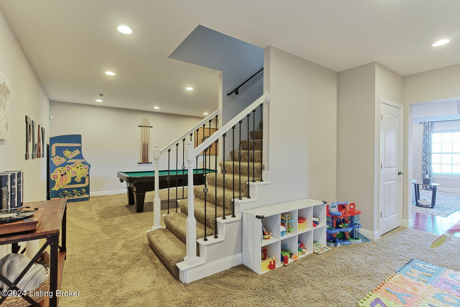 3698 Veechdale Rd