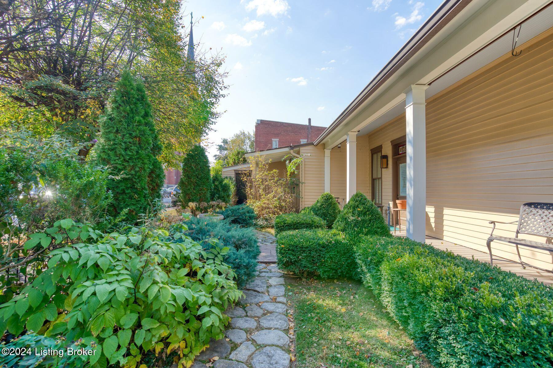 128 Adams St