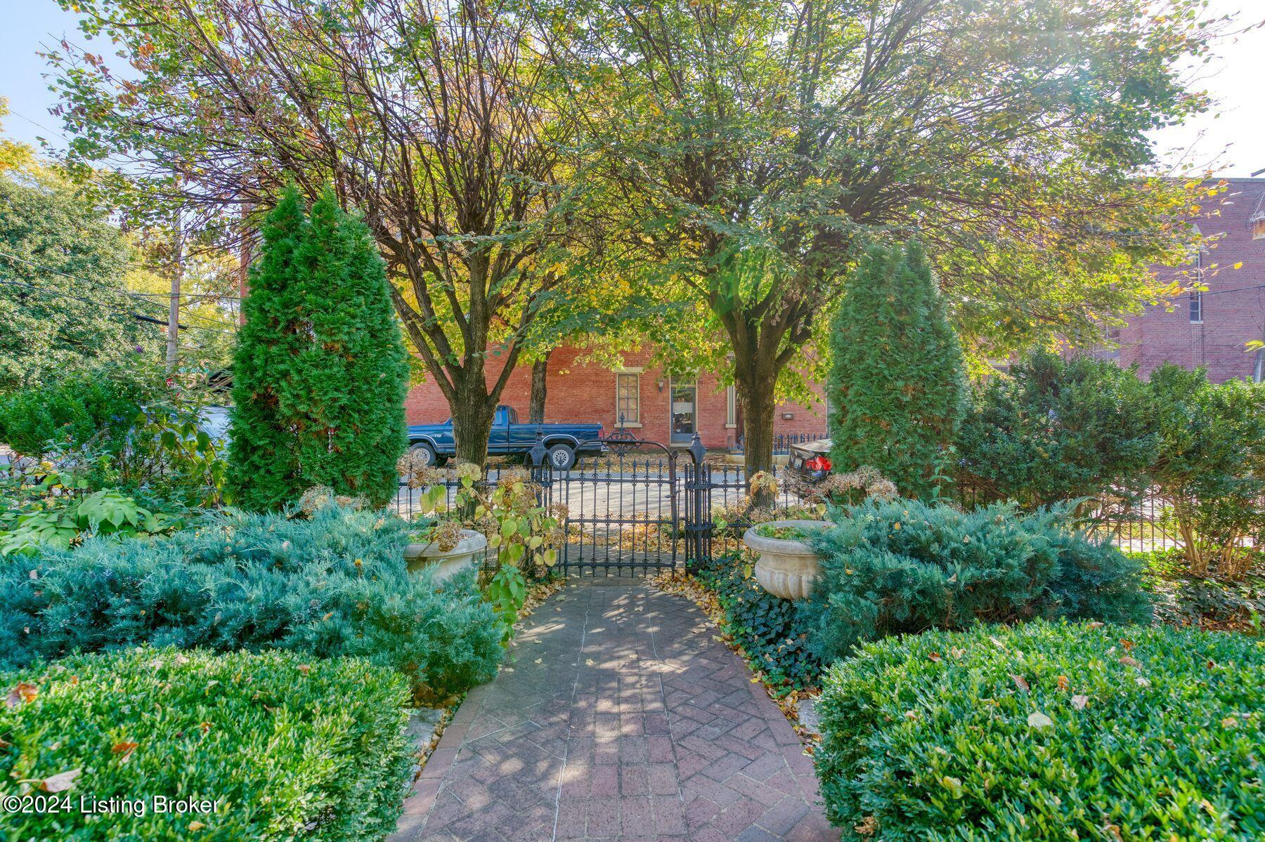 128 Adams St