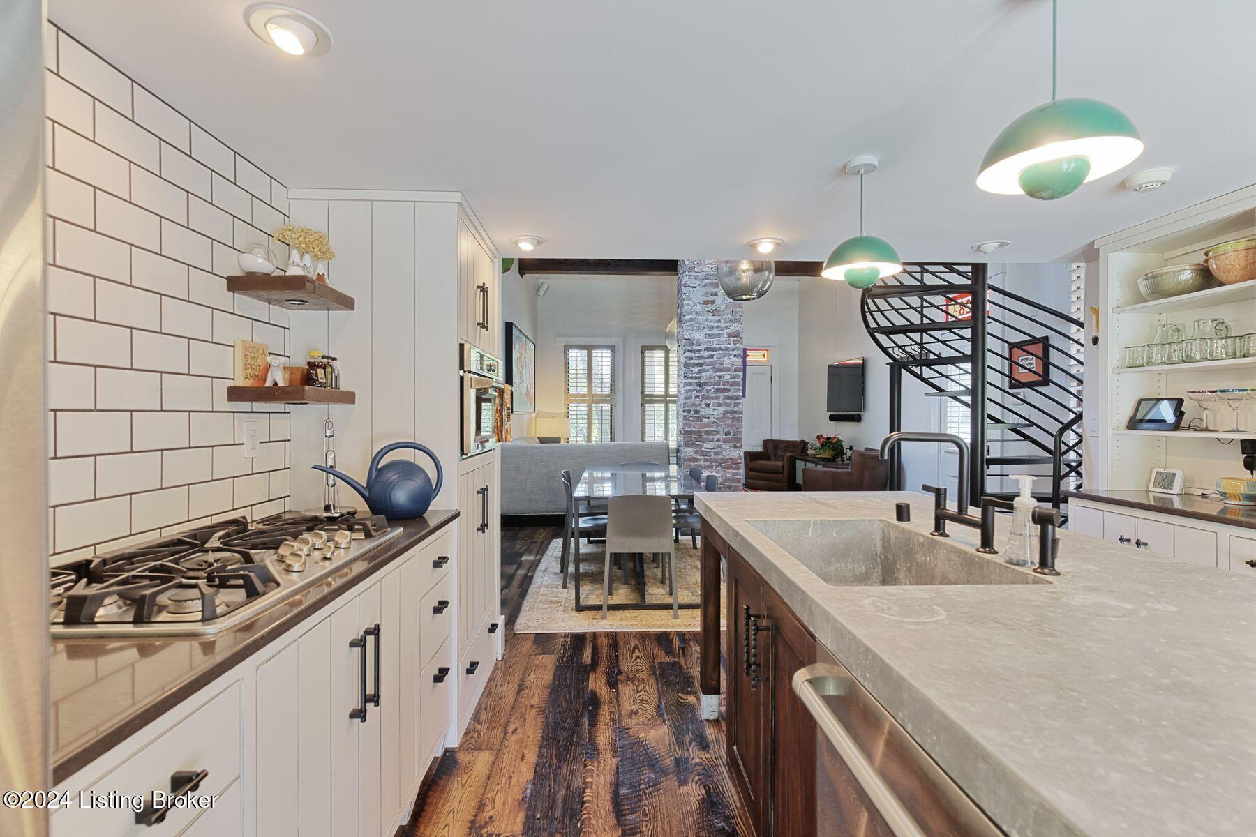128 Adams St