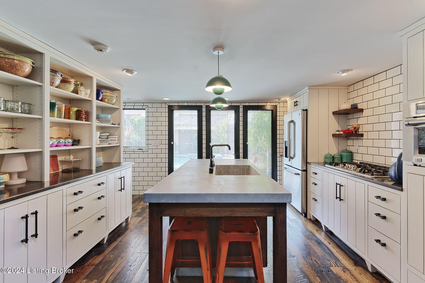 128 Adams St