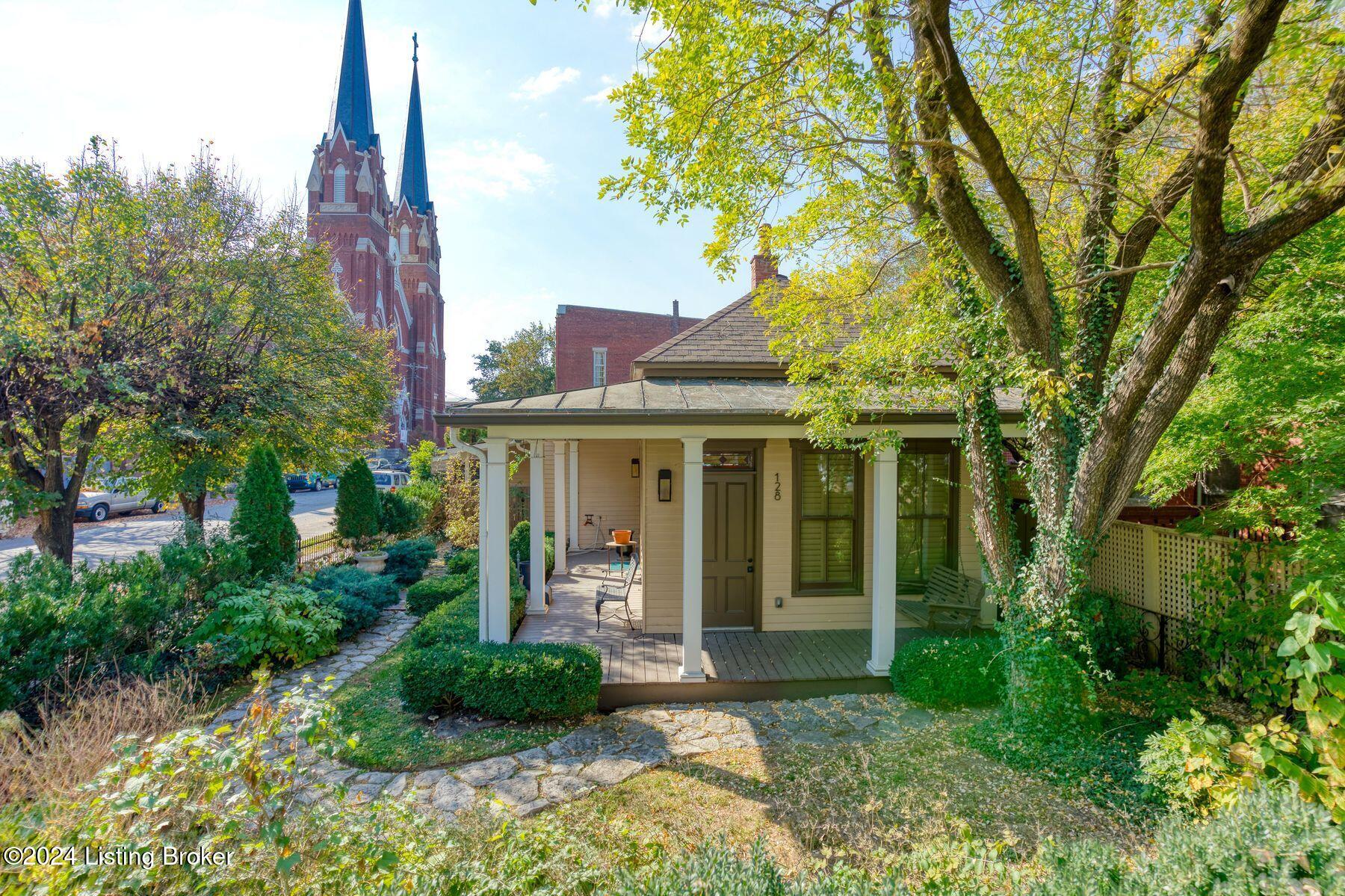 128 Adams St