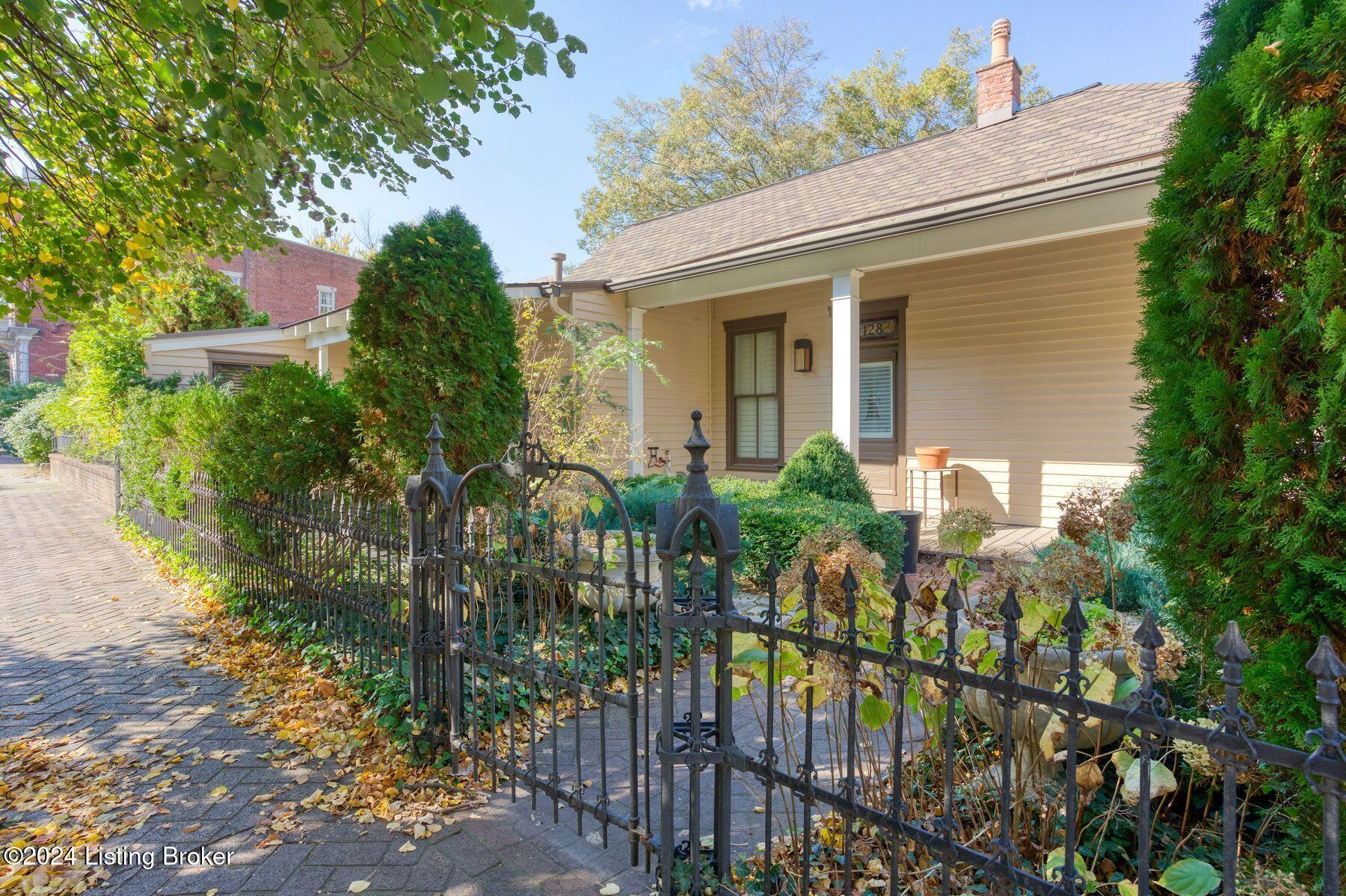 128 Adams St