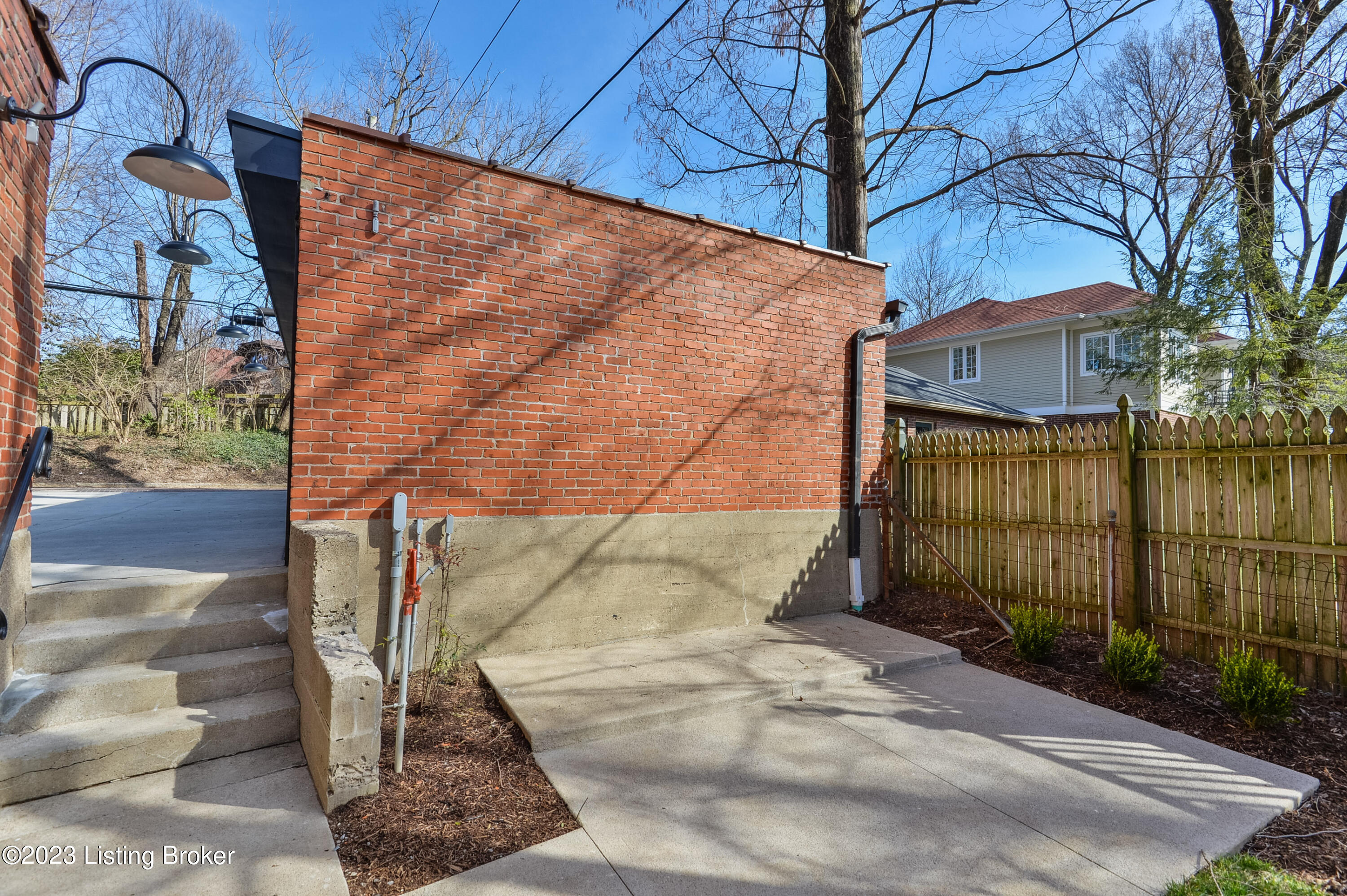1411 Willow Ave, 1