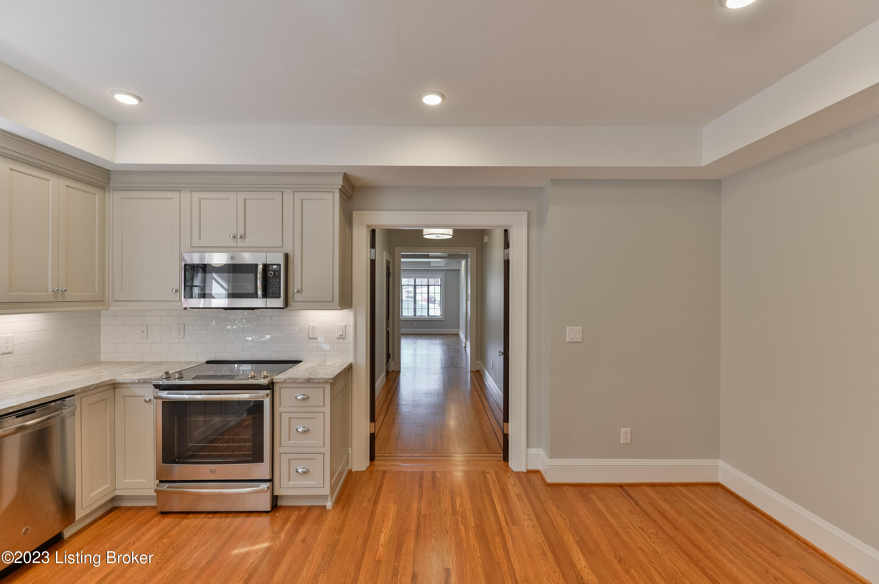 1411 Willow Ave, 1