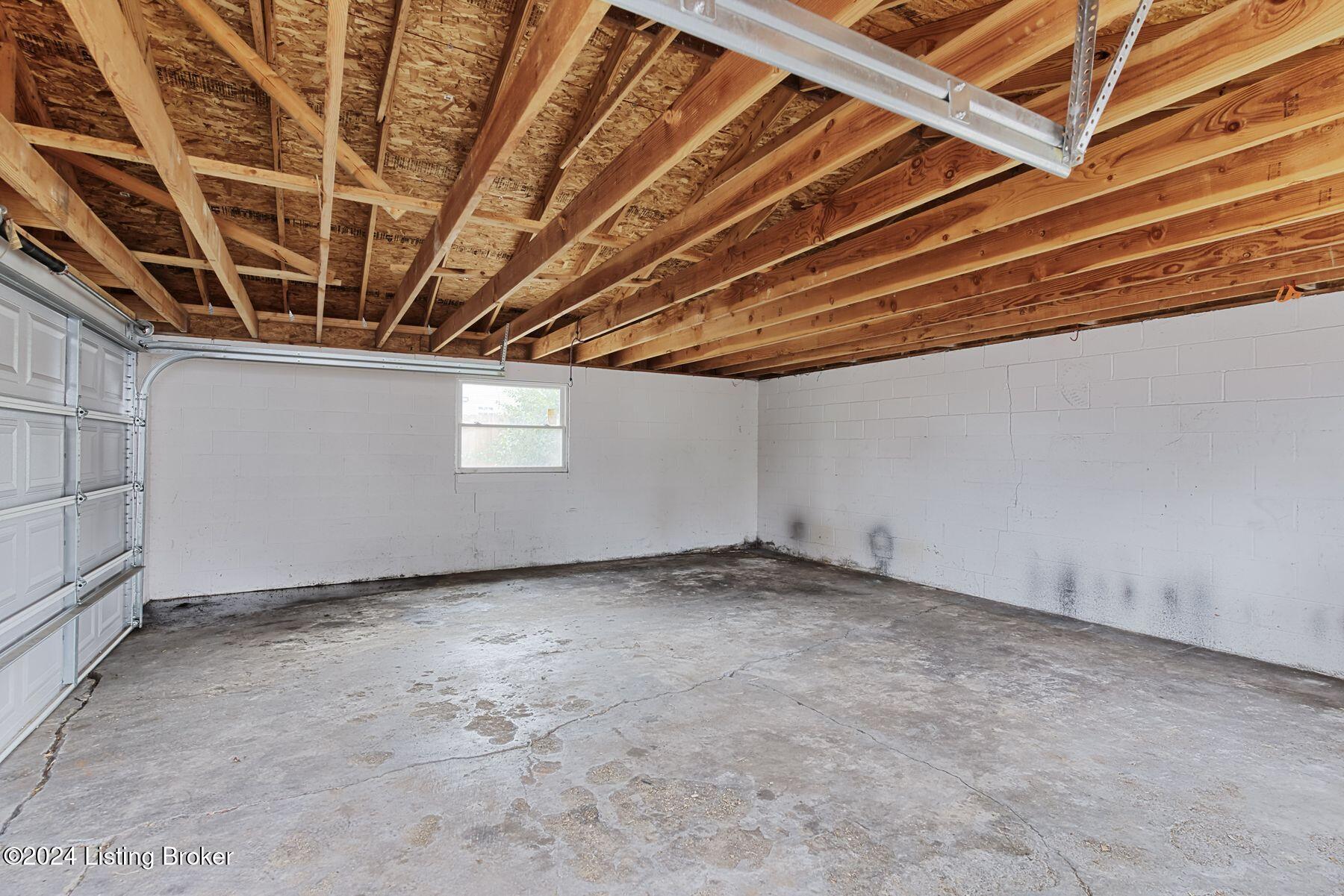3207 Maple Rd