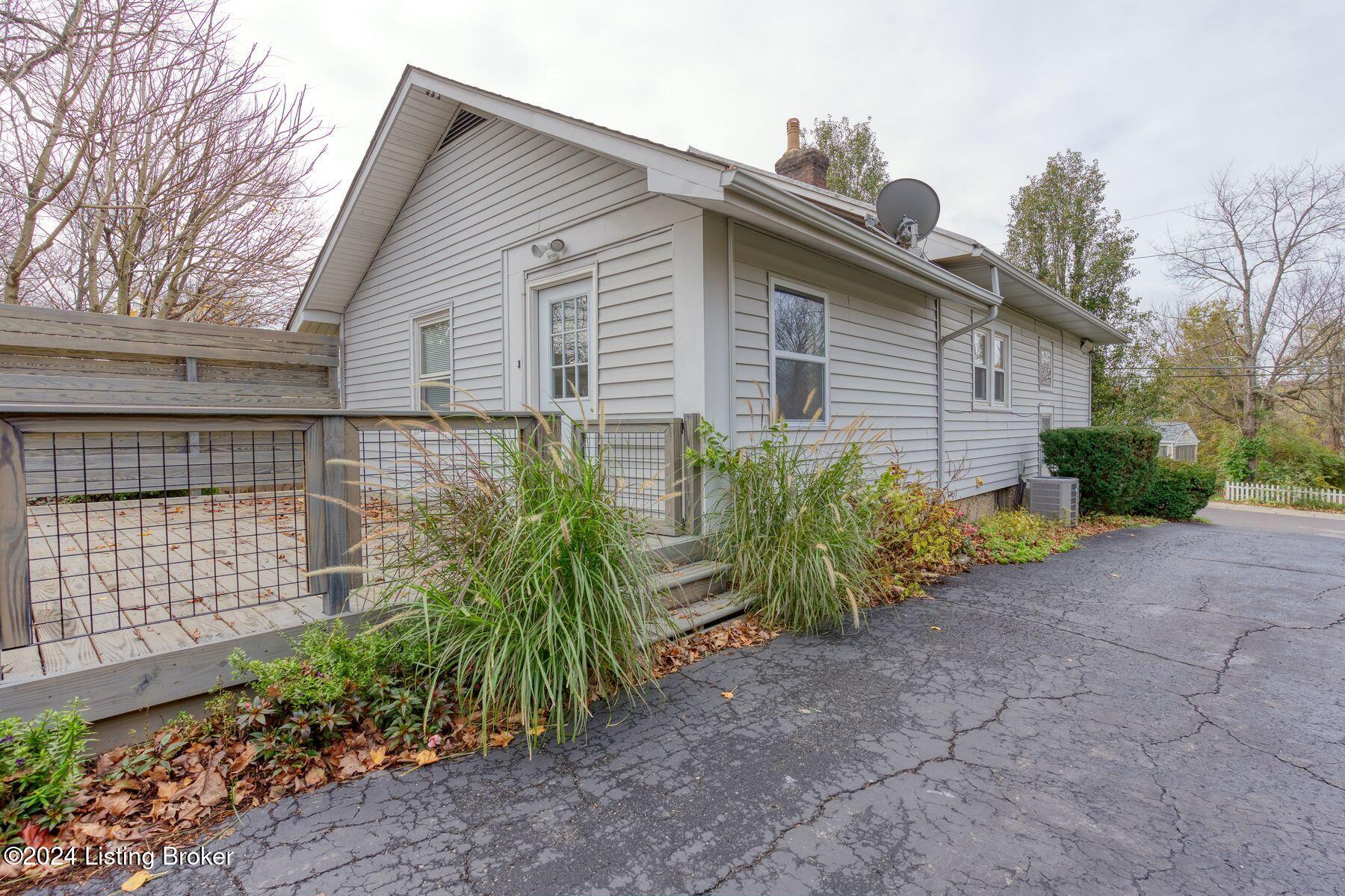 3207 Maple Rd