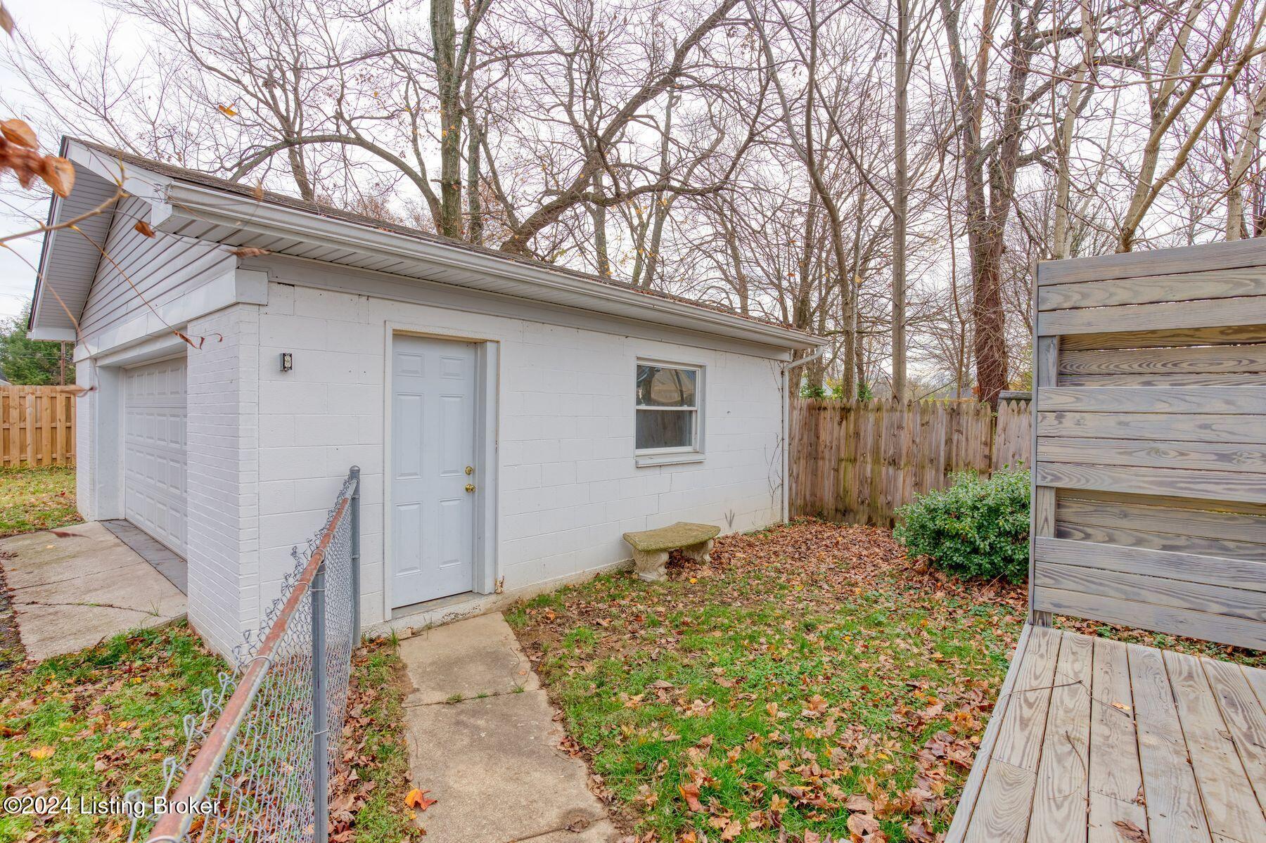 3207 Maple Rd