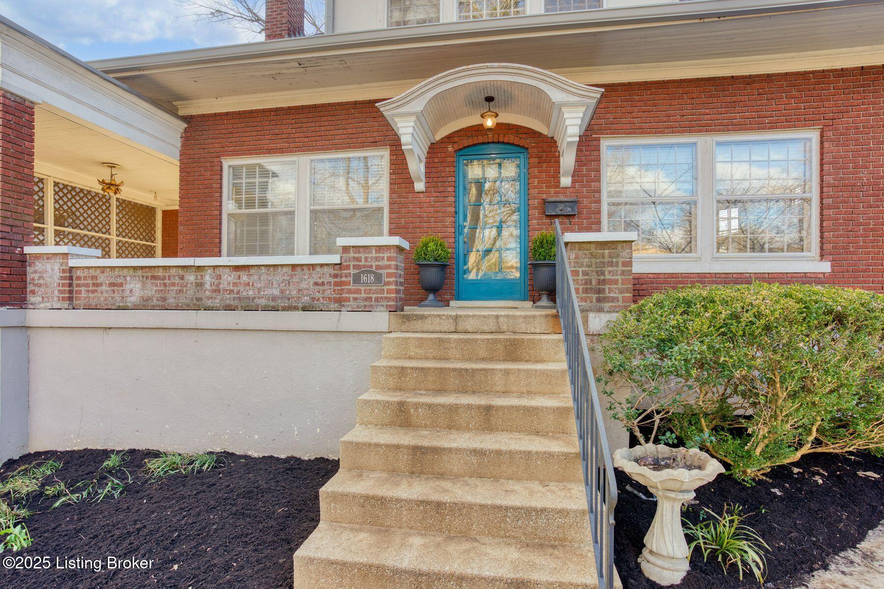 1618 Cowling Ave
