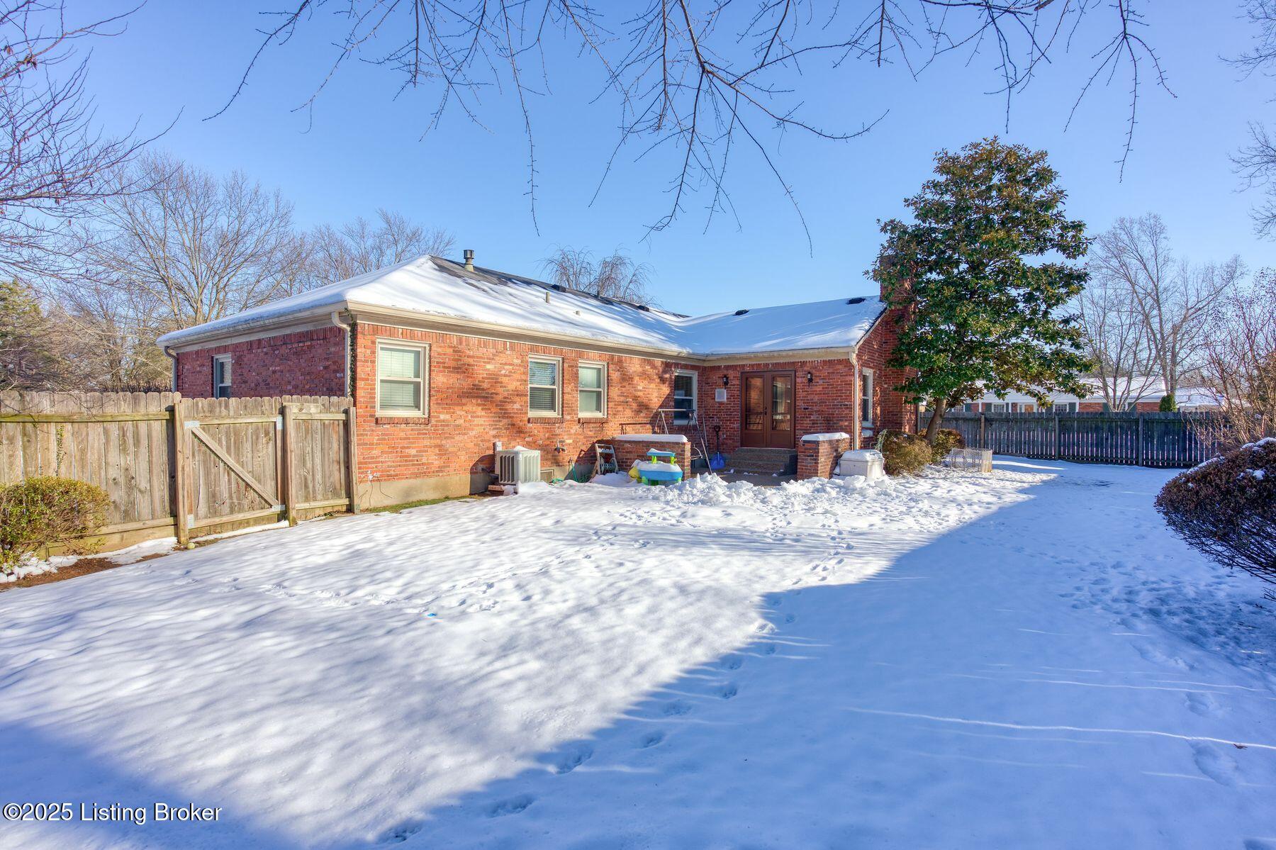 320 Brentford Ct
