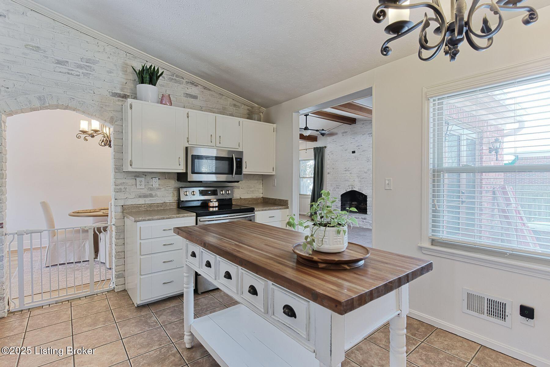 320 Brentford Ct