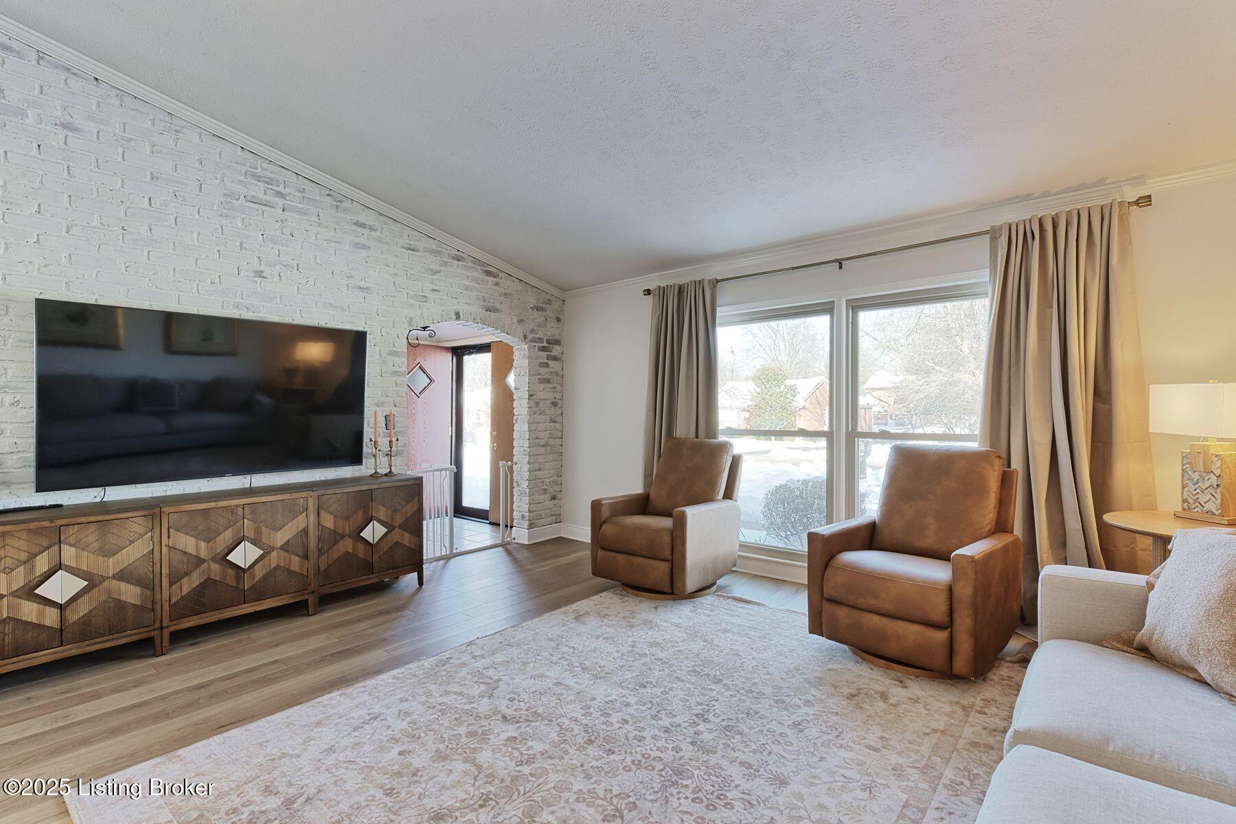 320 Brentford Ct