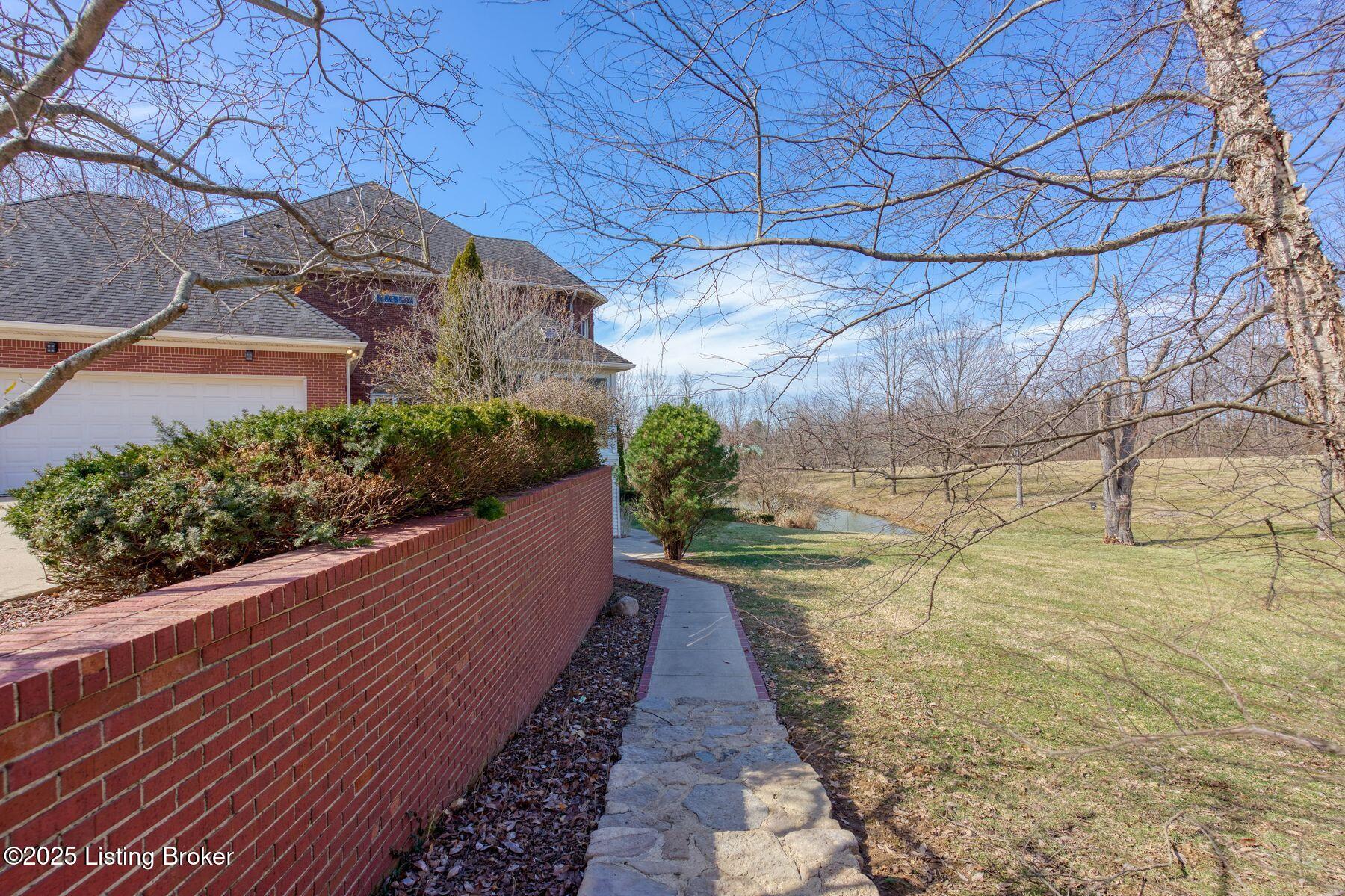 1016 Majestic Oaks Way