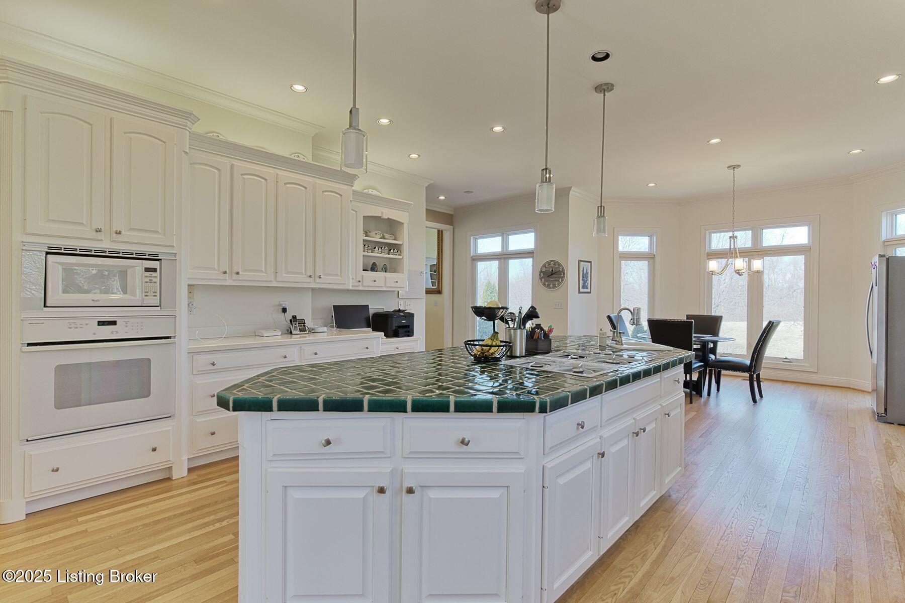 1016 Majestic Oaks Way