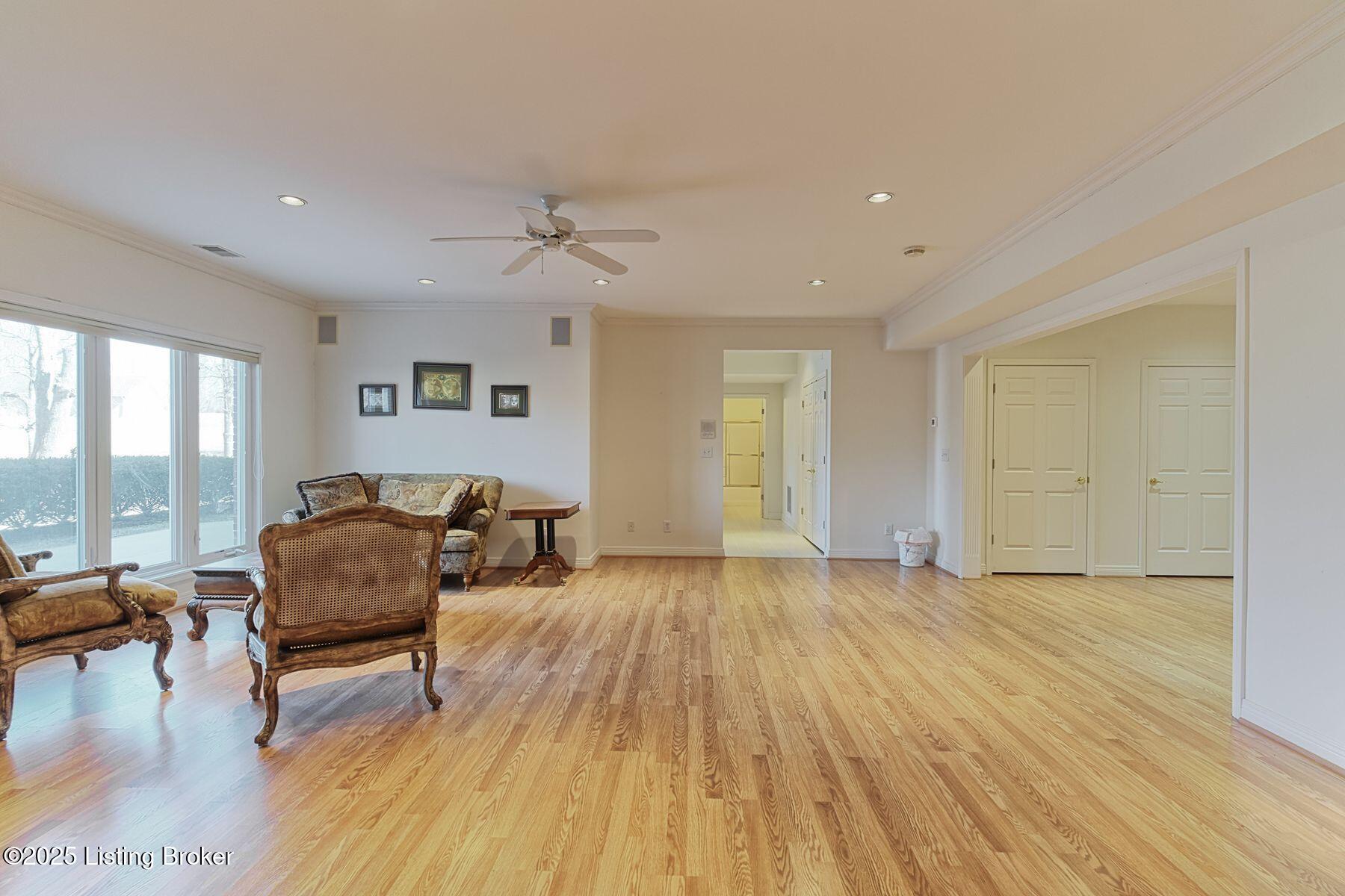 1016 Majestic Oaks Way