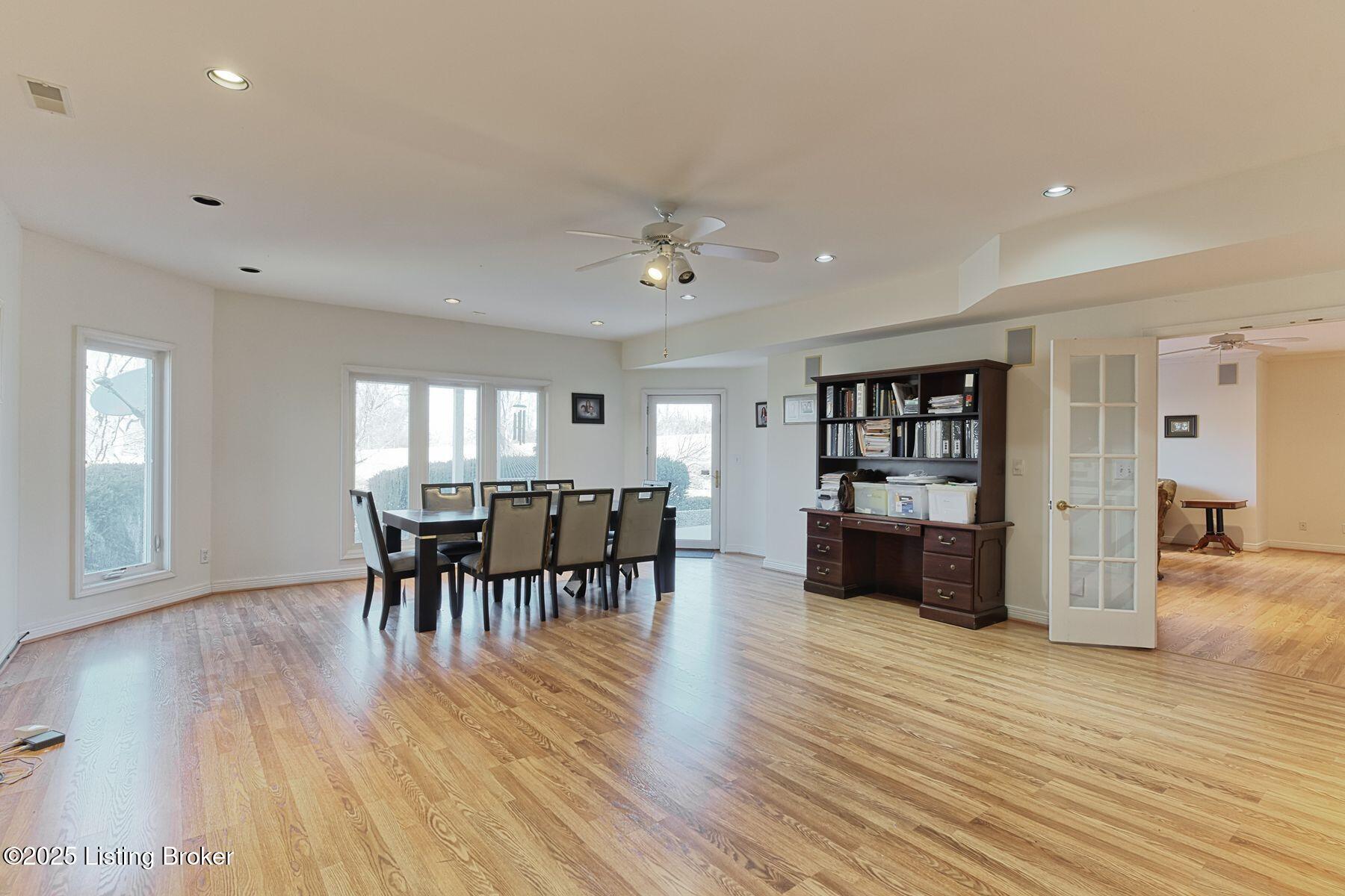 1016 Majestic Oaks Way
