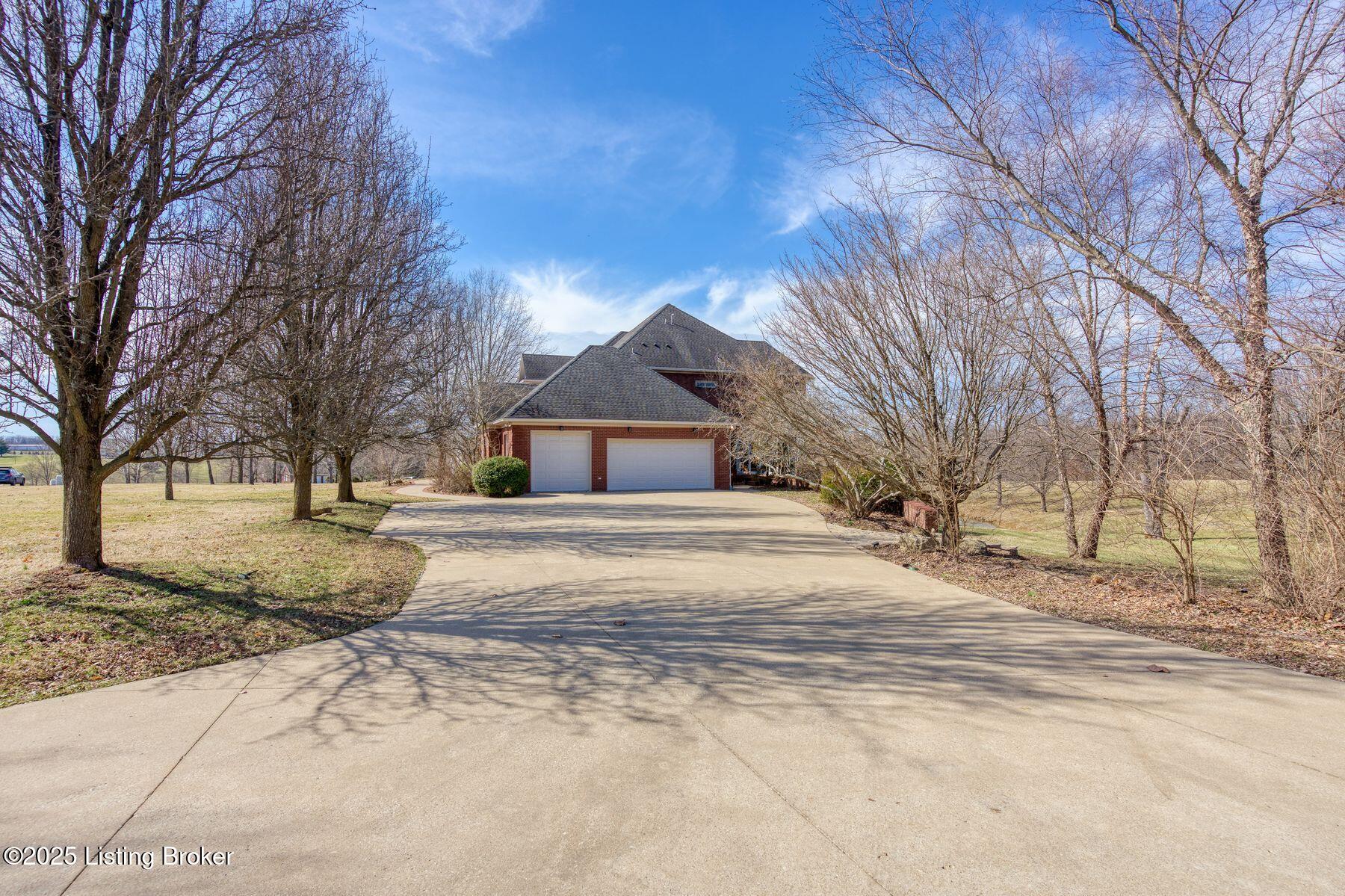 1016 Majestic Oaks Way