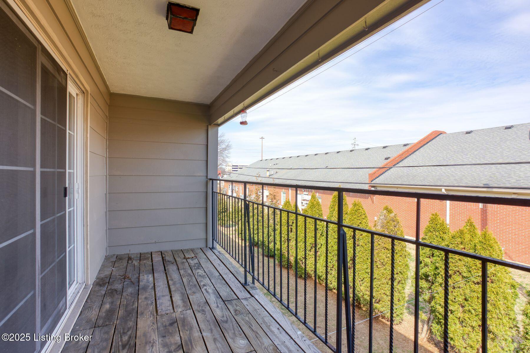 5 Dupont Way 7