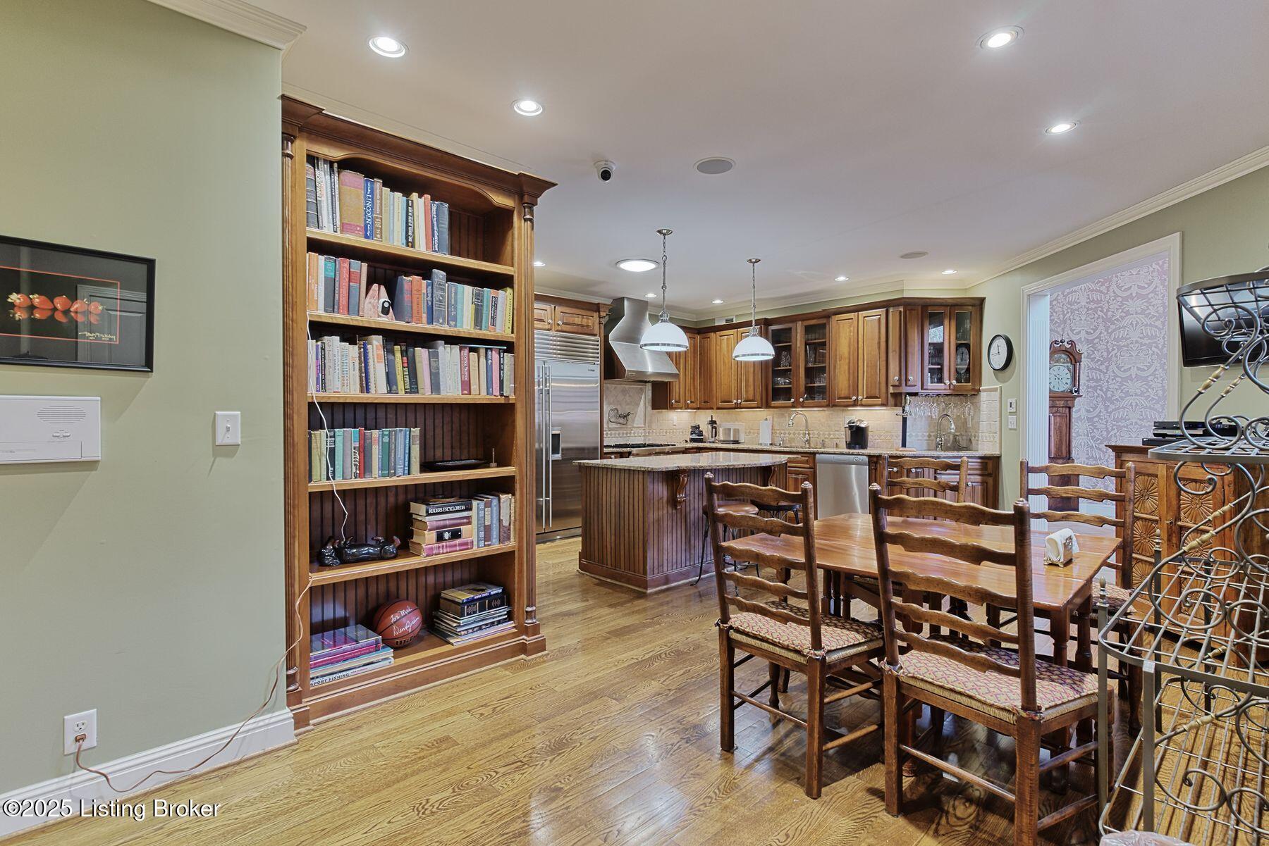2711 Alia Cir