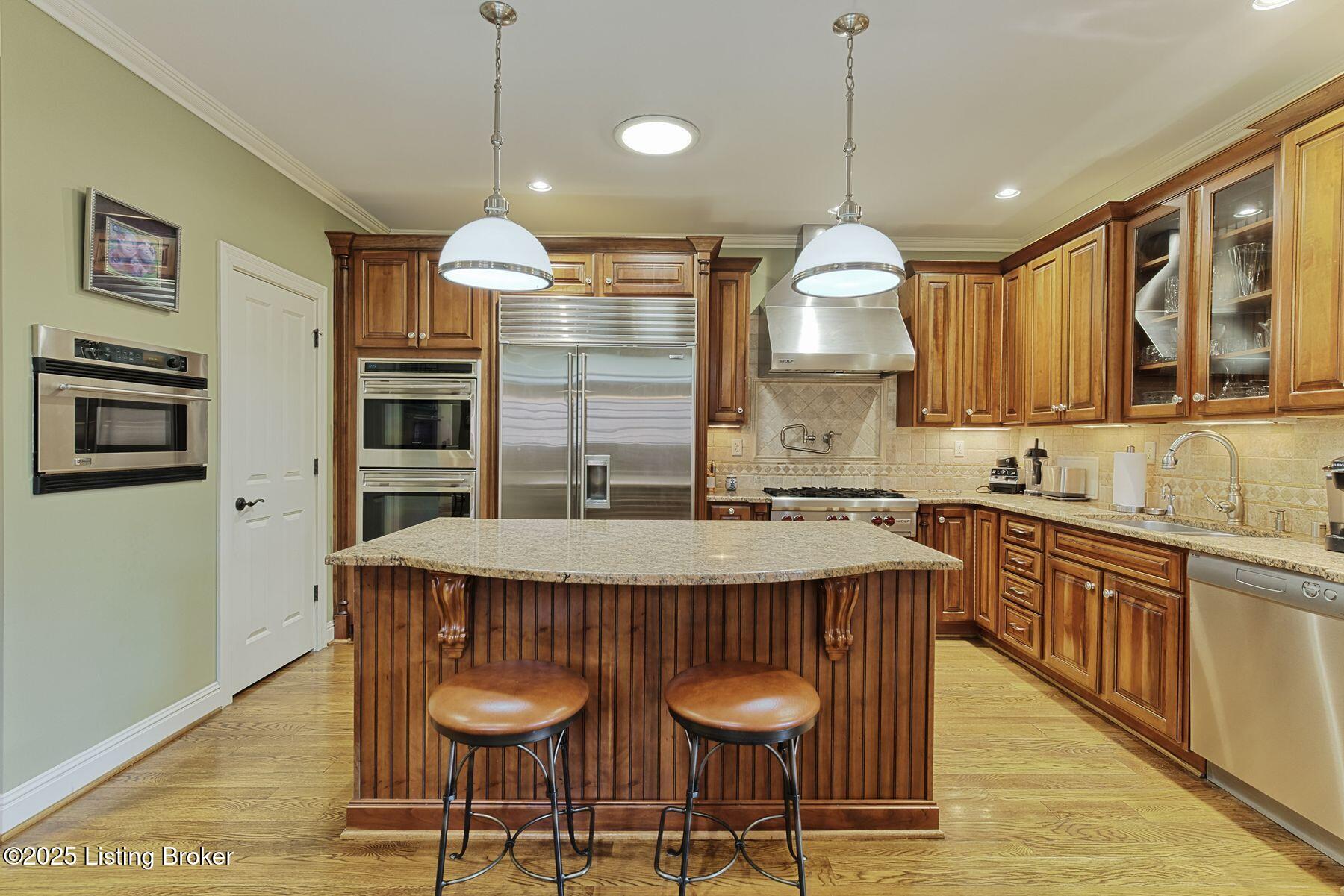 2711 Alia Cir
