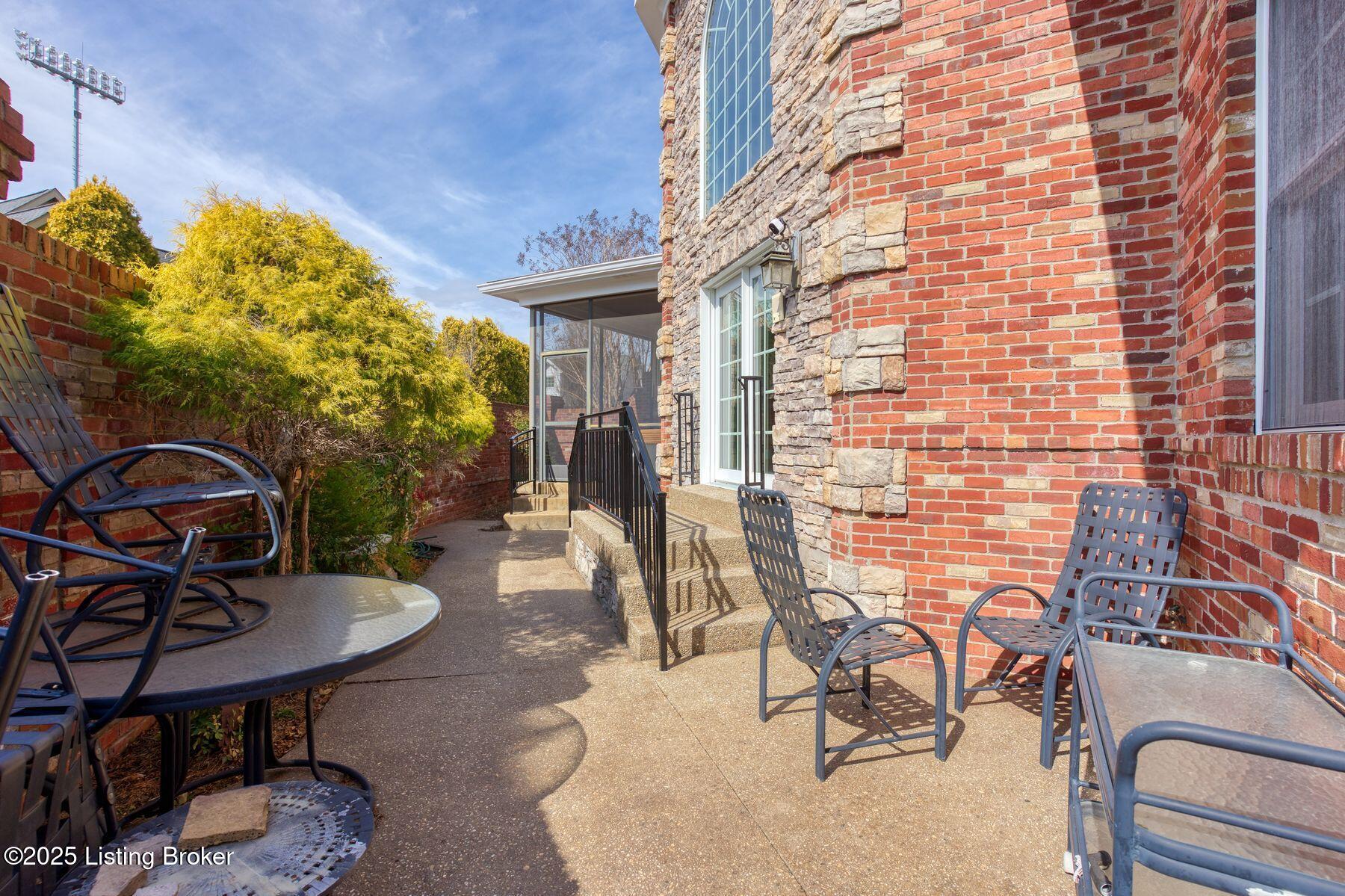 2711 Alia Cir