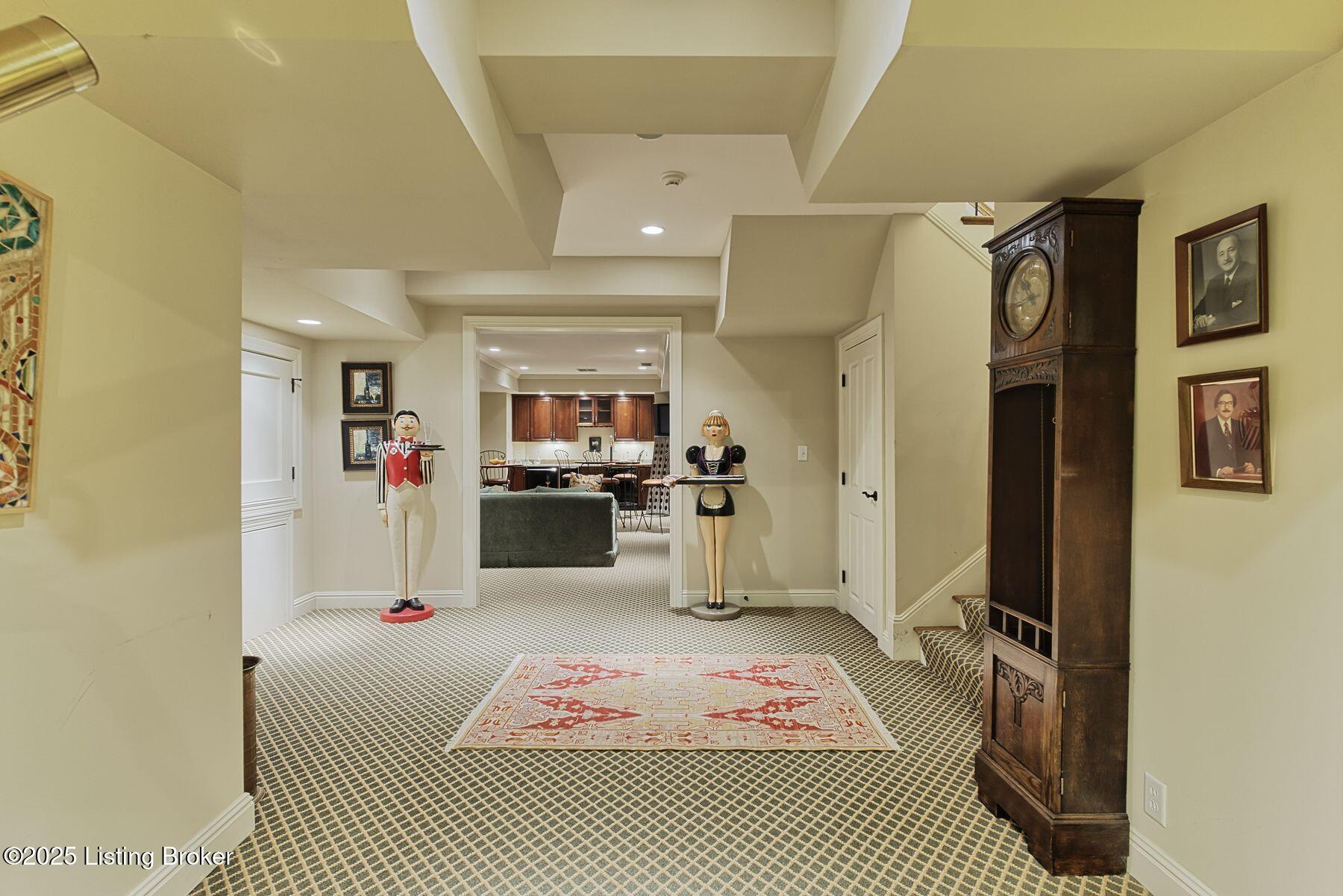 2711 Alia Cir