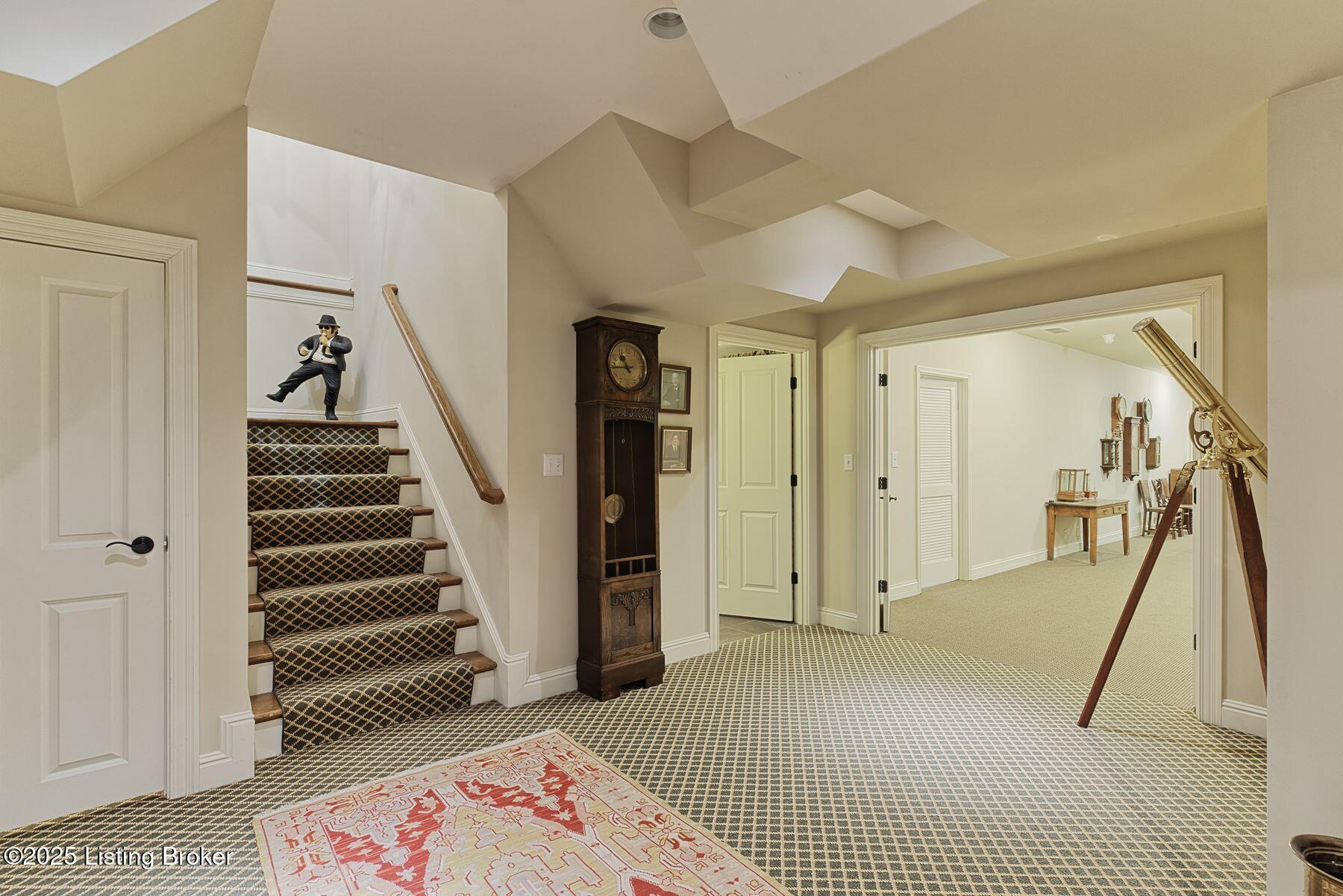 2711 Alia Cir