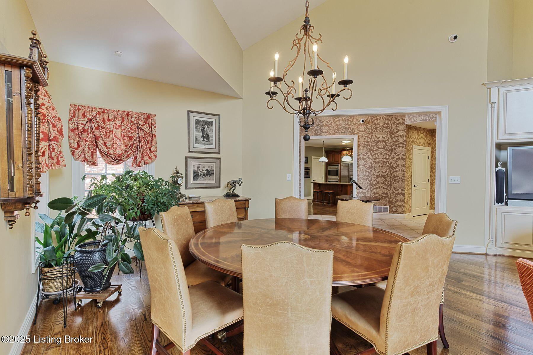 2711 Alia Cir