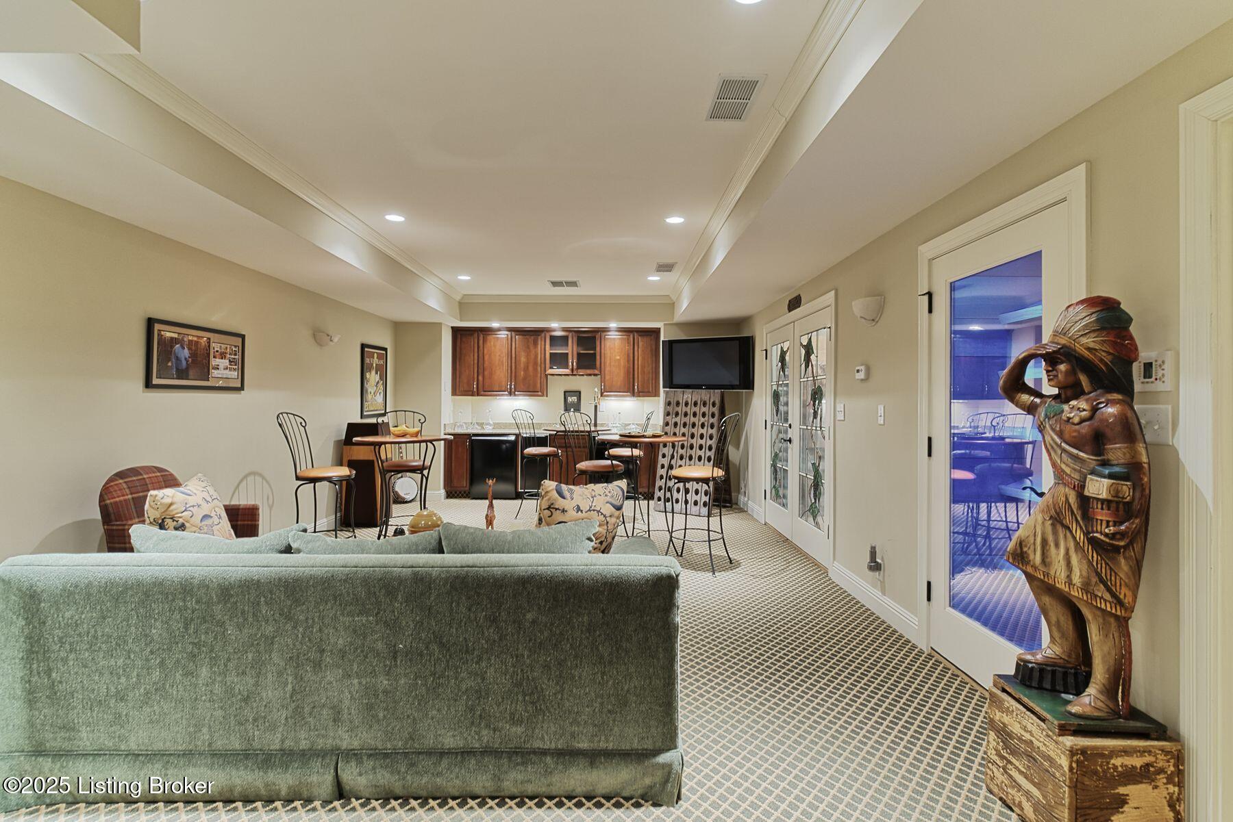 2711 Alia Cir