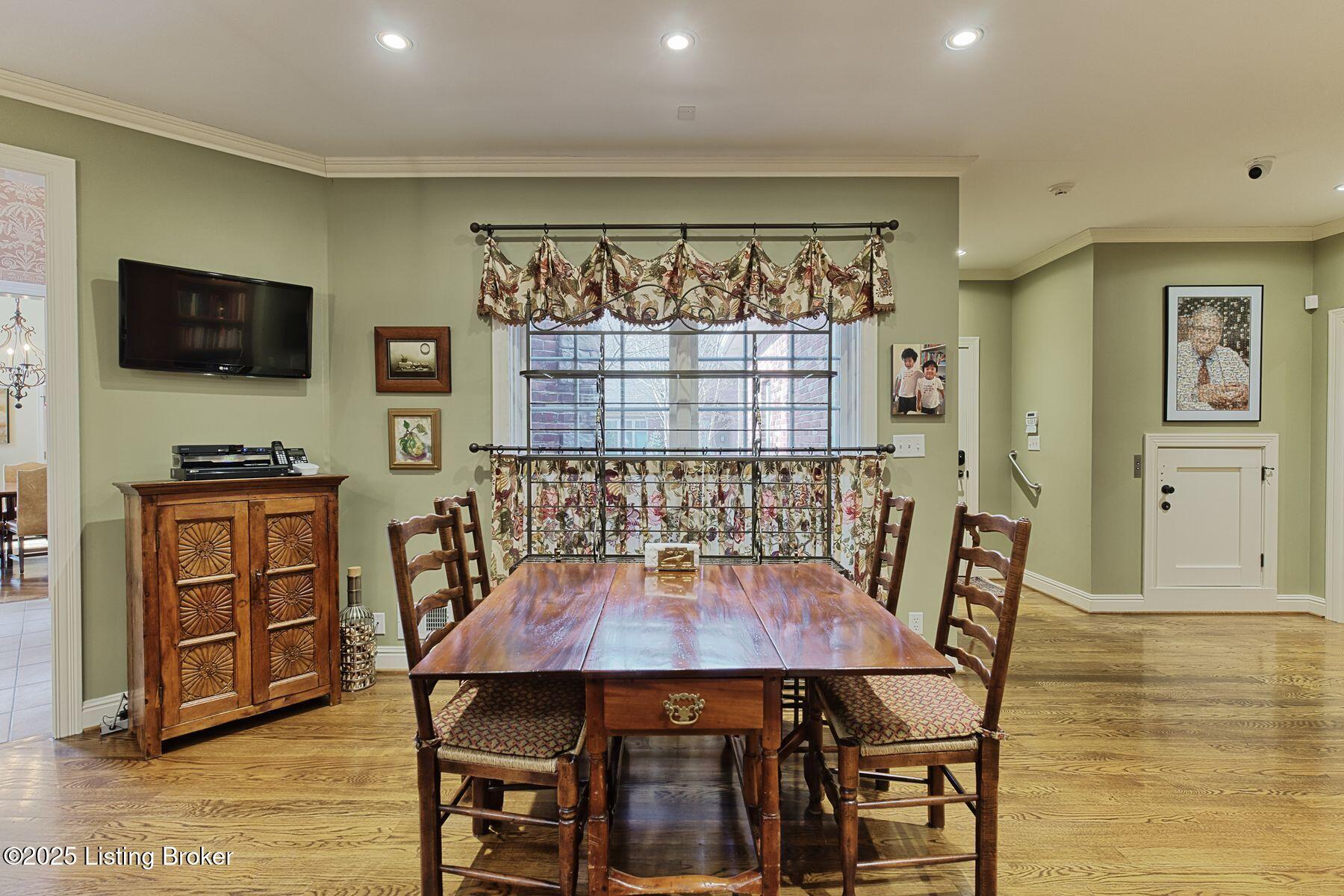 2711 Alia Cir