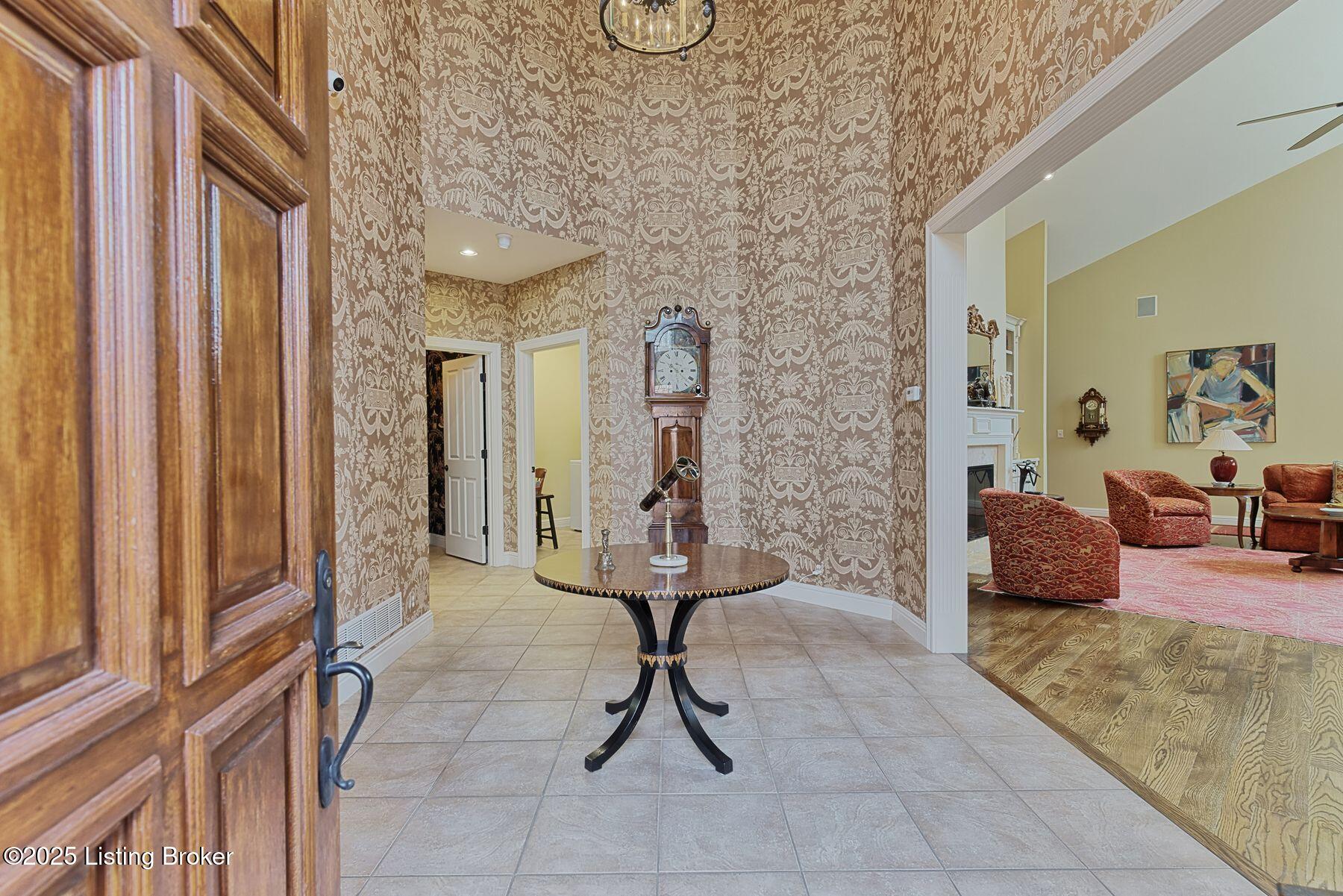 2711 Alia Cir