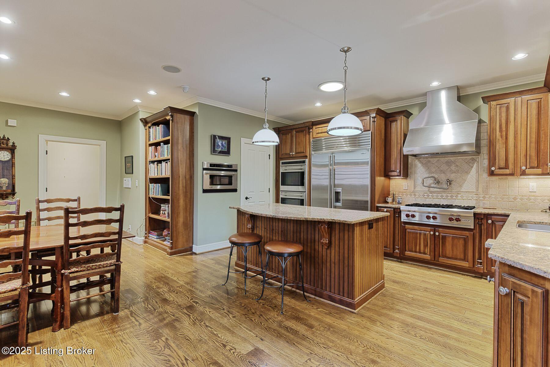 2711 Alia Cir