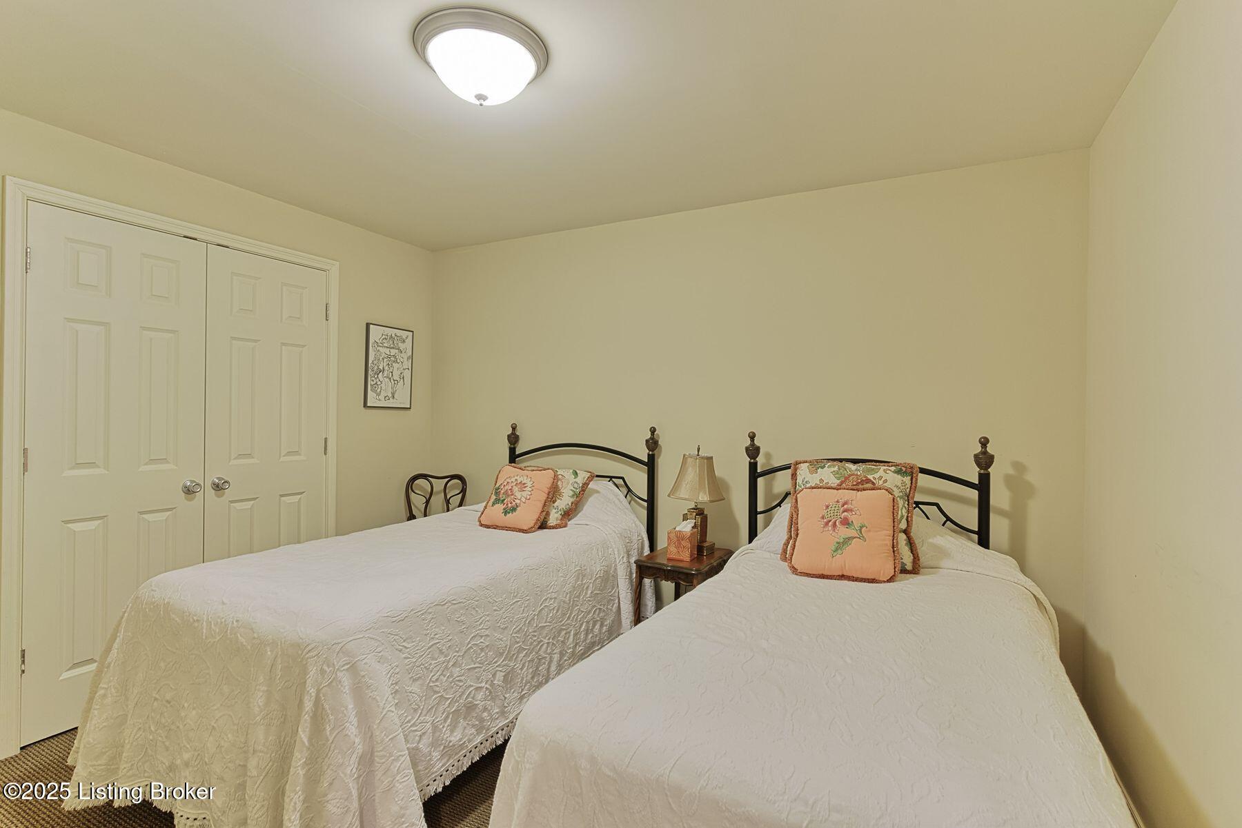 2711 Alia Cir