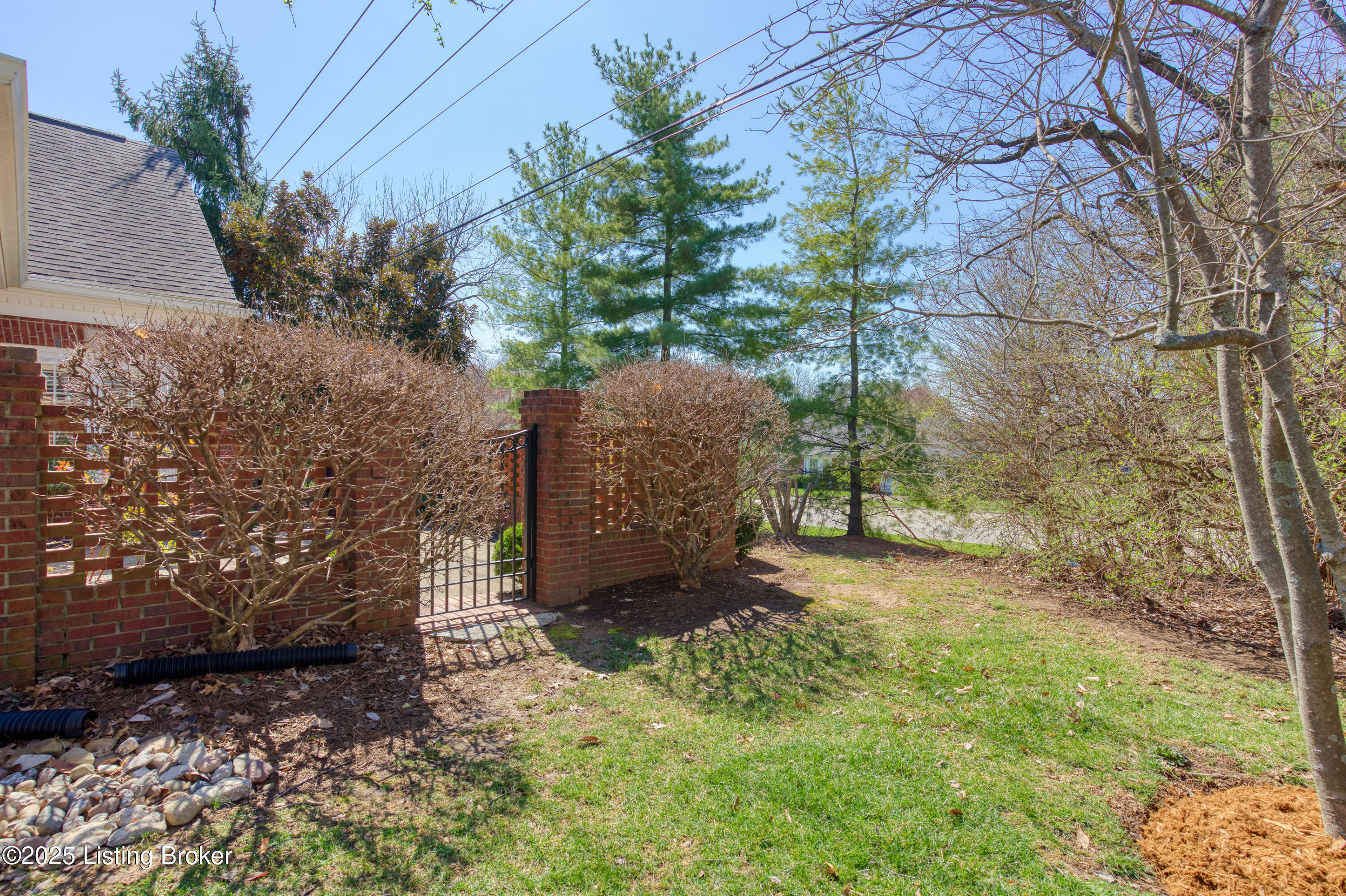 5916 Ashwood Bluff Dr