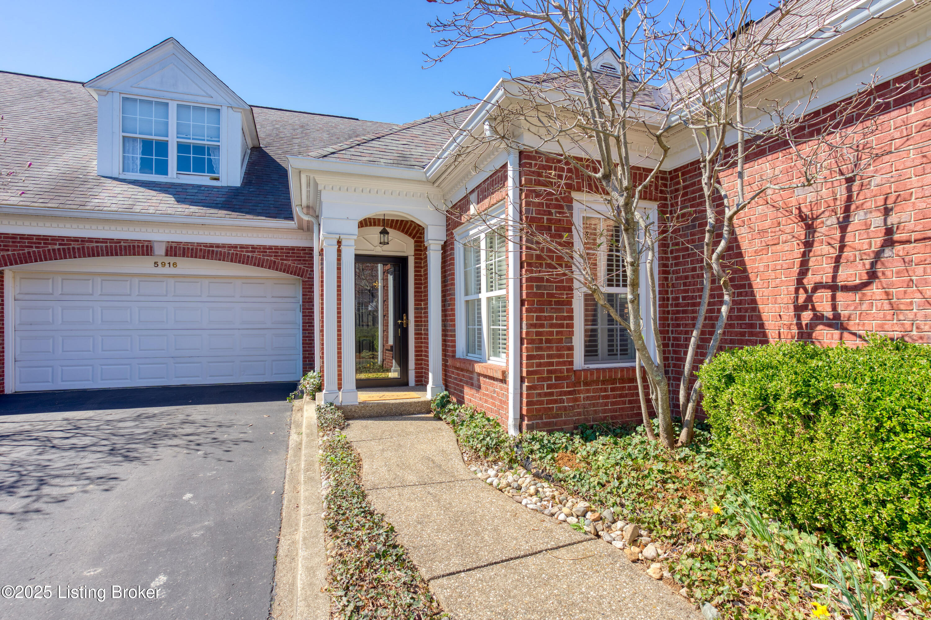5916 Ashwood Bluff Dr