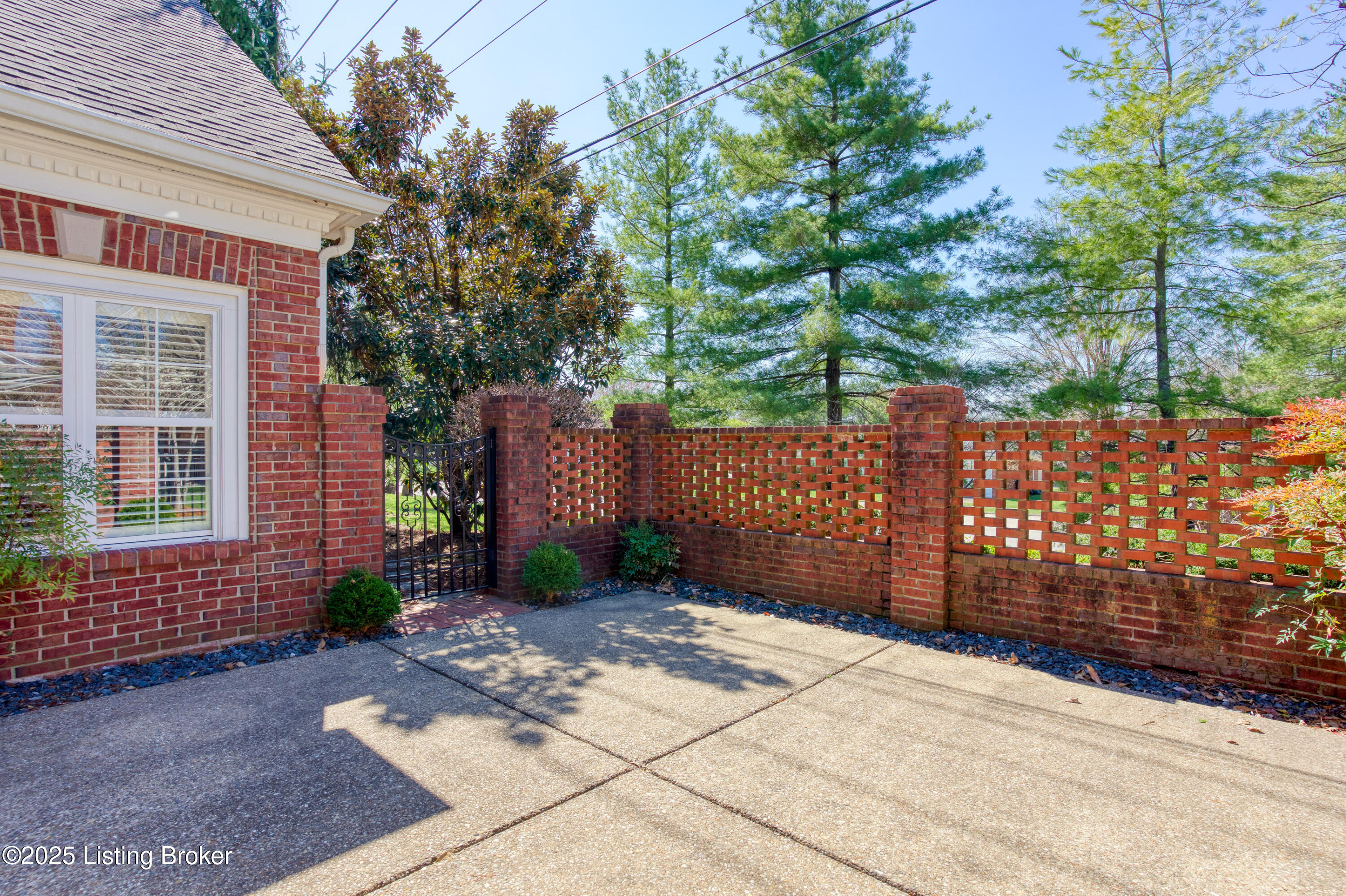 5916 Ashwood Bluff Dr