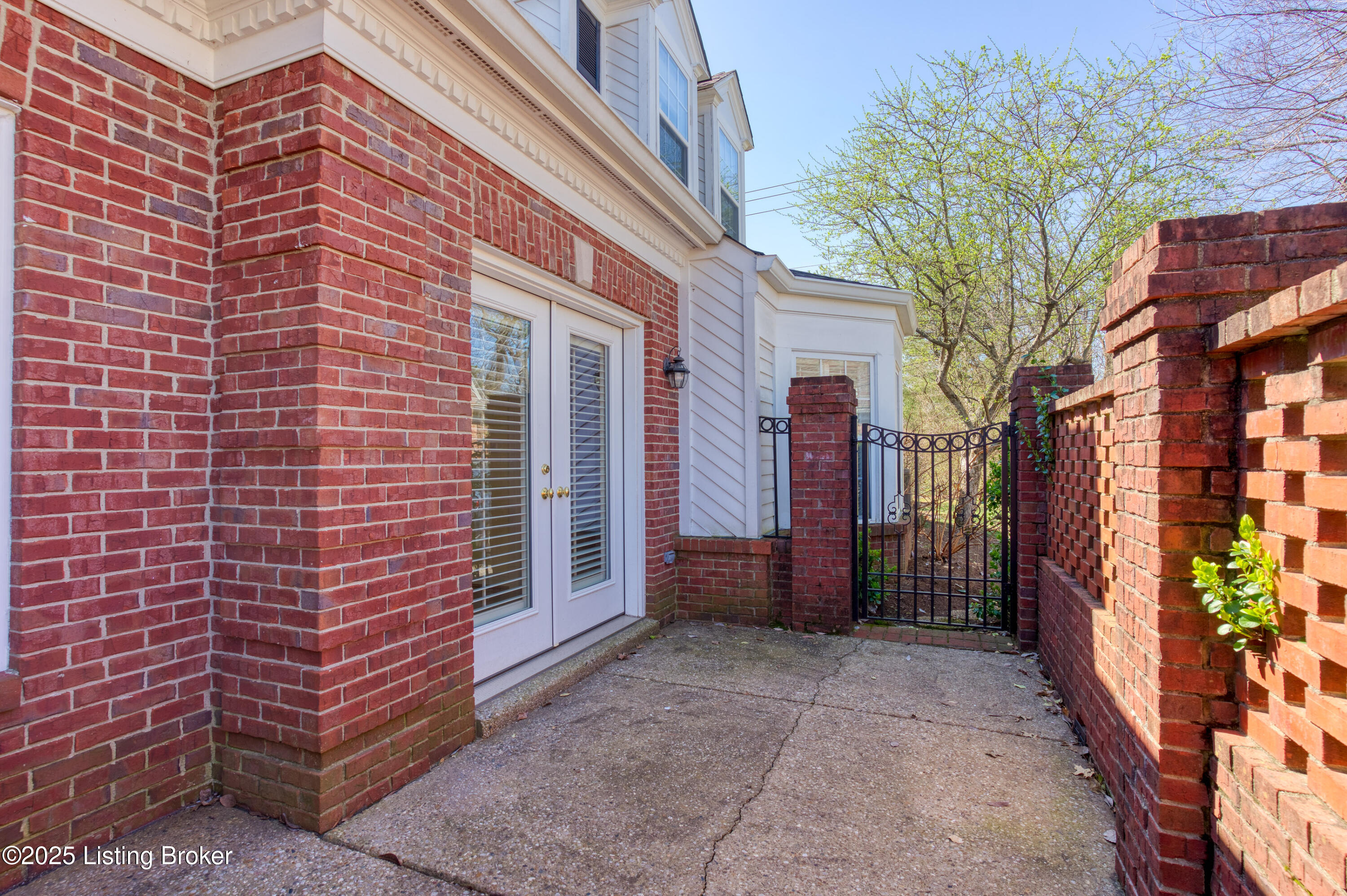 5916 Ashwood Bluff Dr