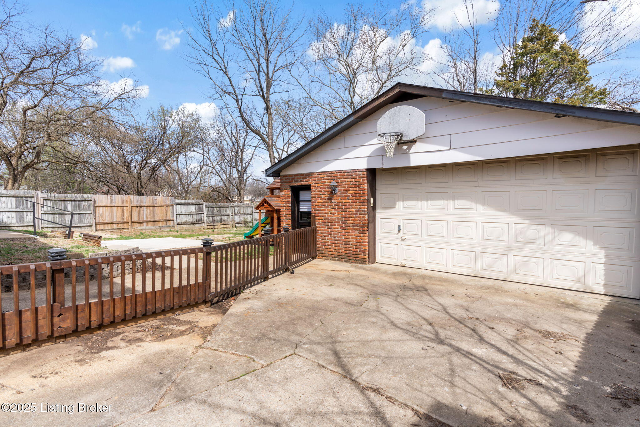 4409 Burgundy Dr