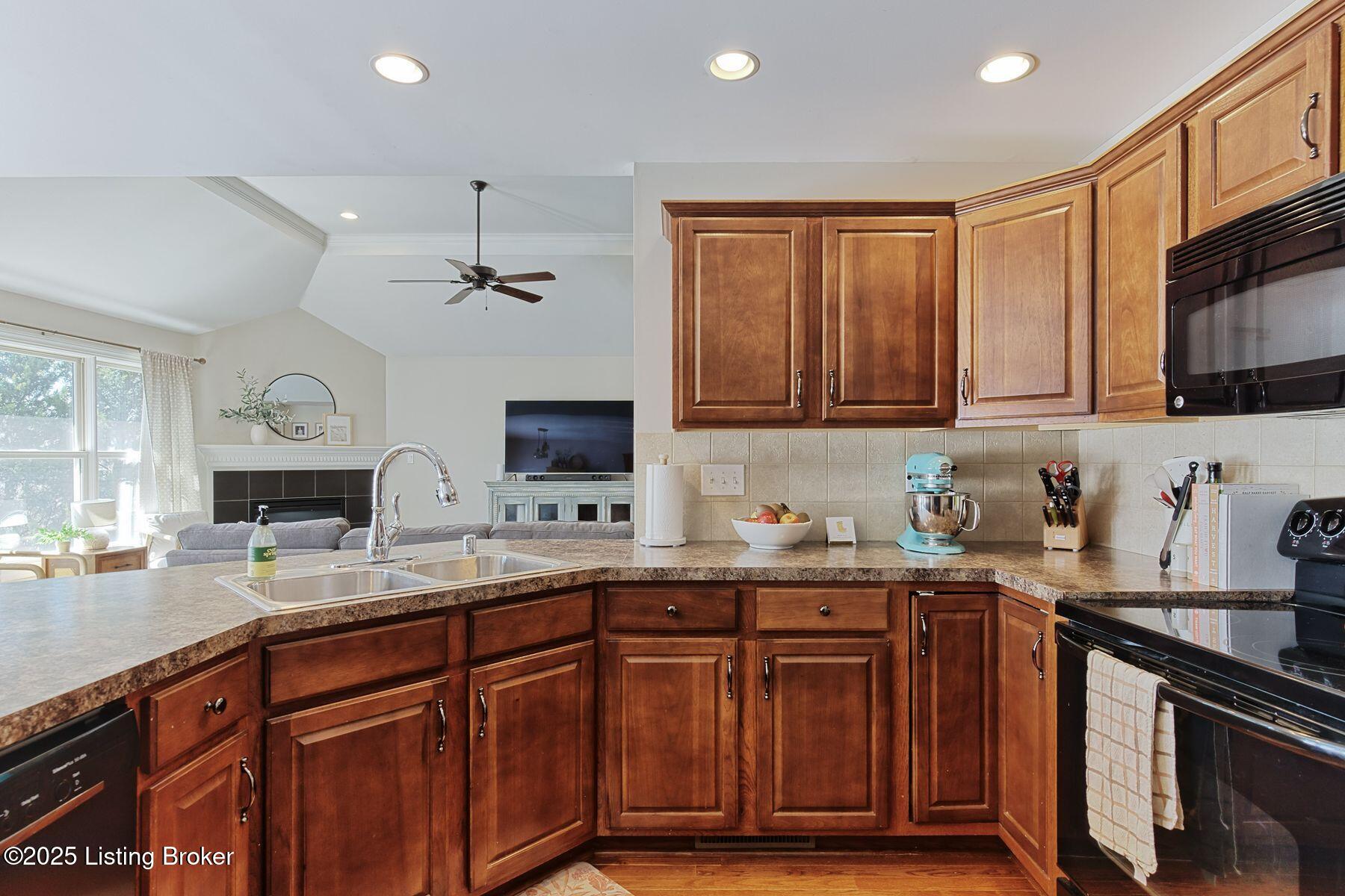 608 Davenport Dr