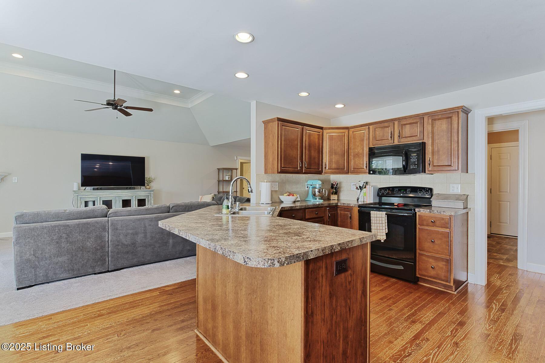 608 Davenport Dr