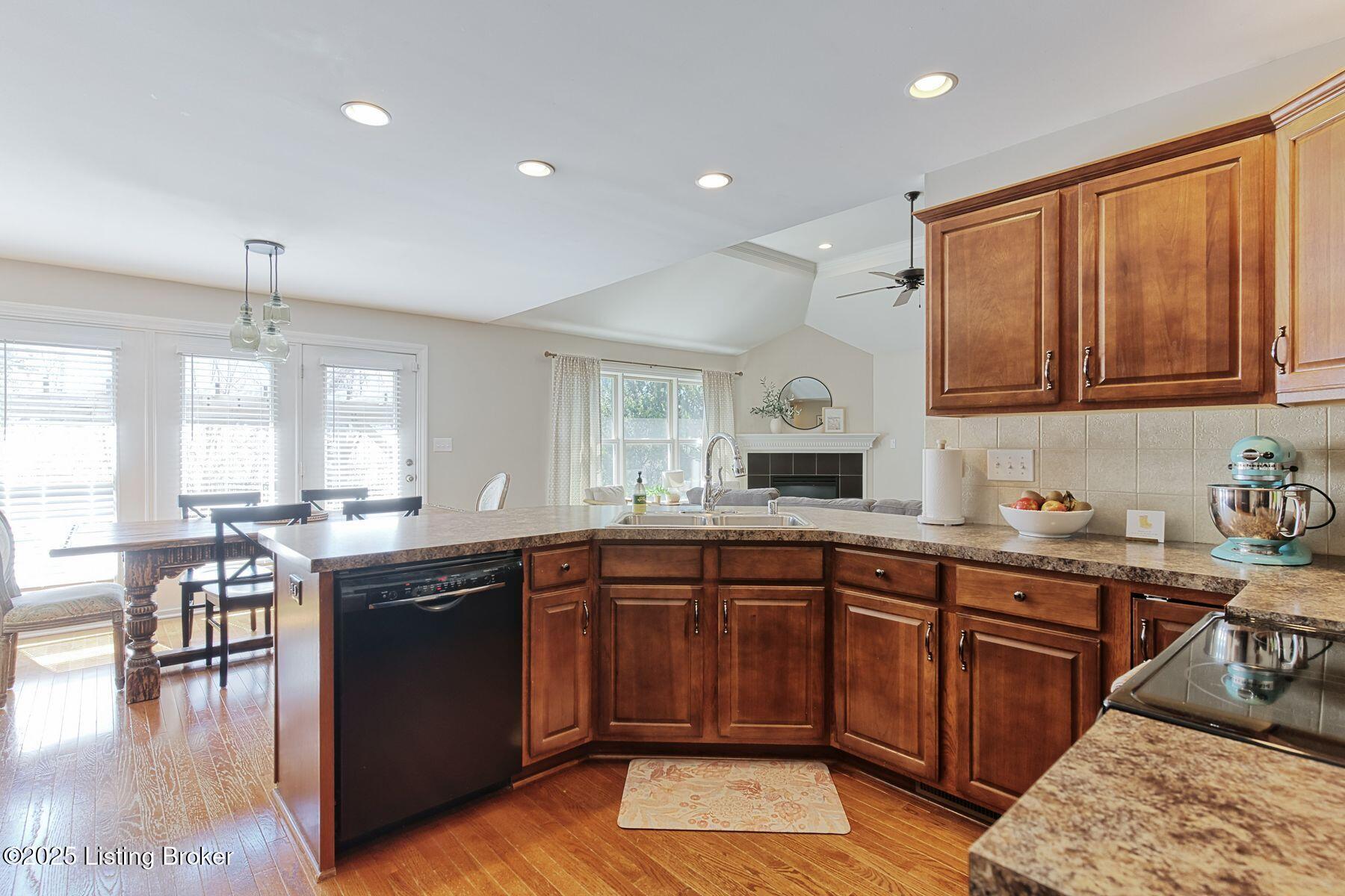 608 Davenport Dr