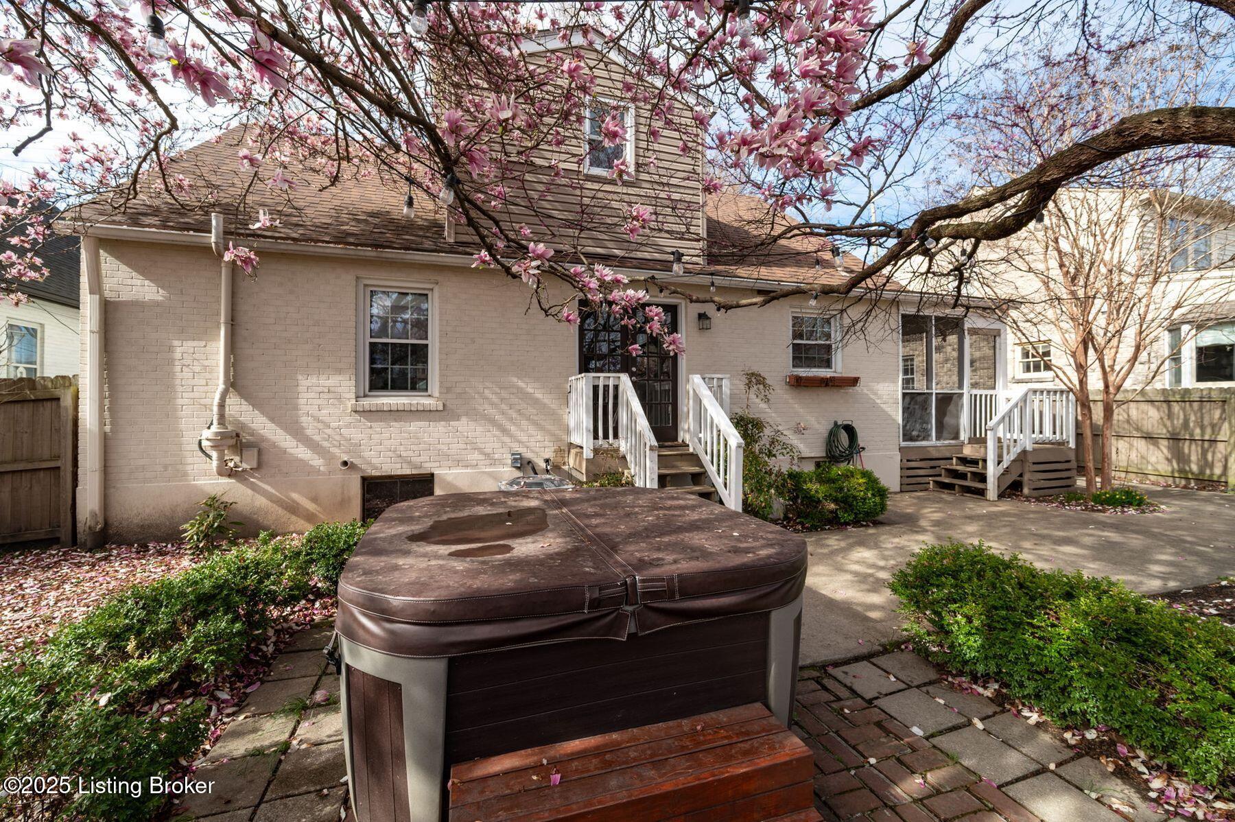3424 Lexington Rd