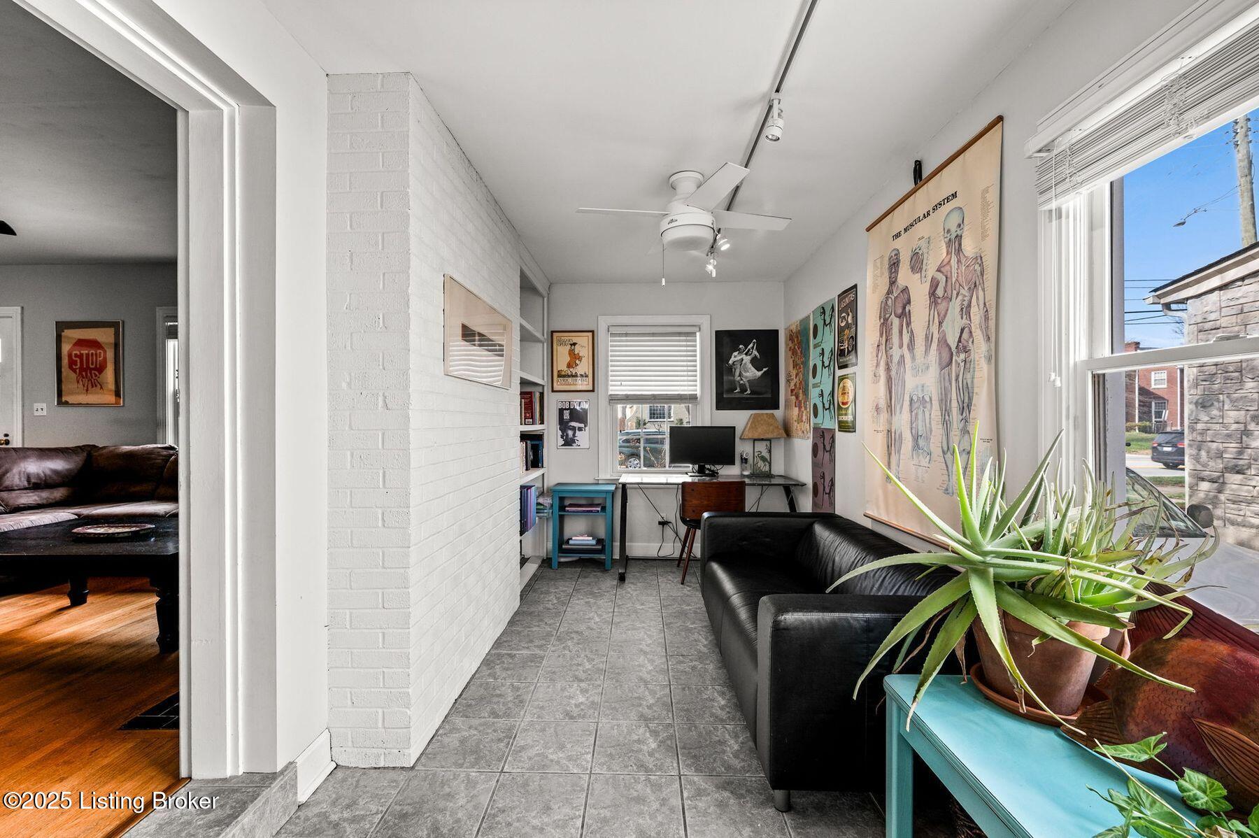 3424 Lexington Rd