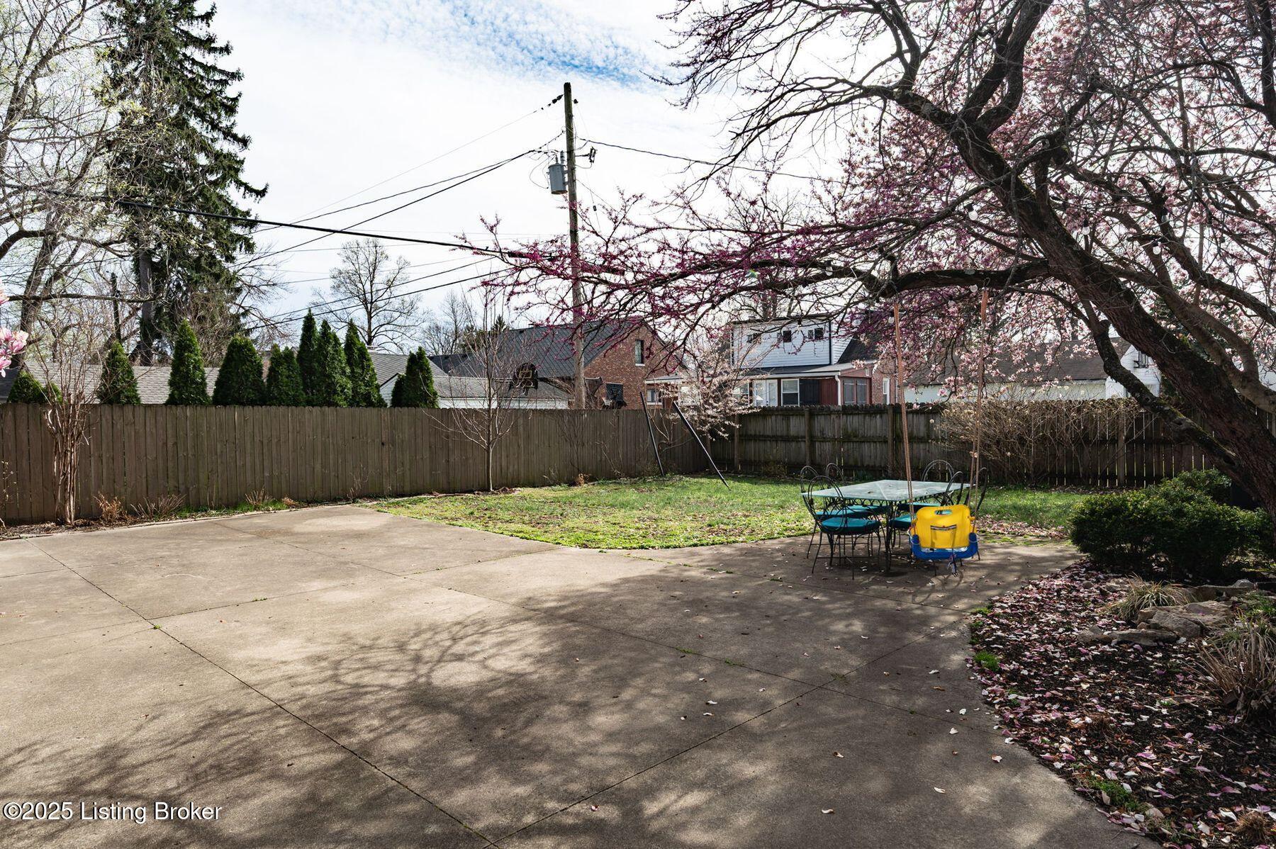 3424 Lexington Rd