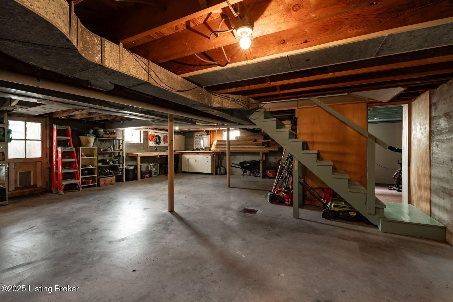3424 Lexington Rd