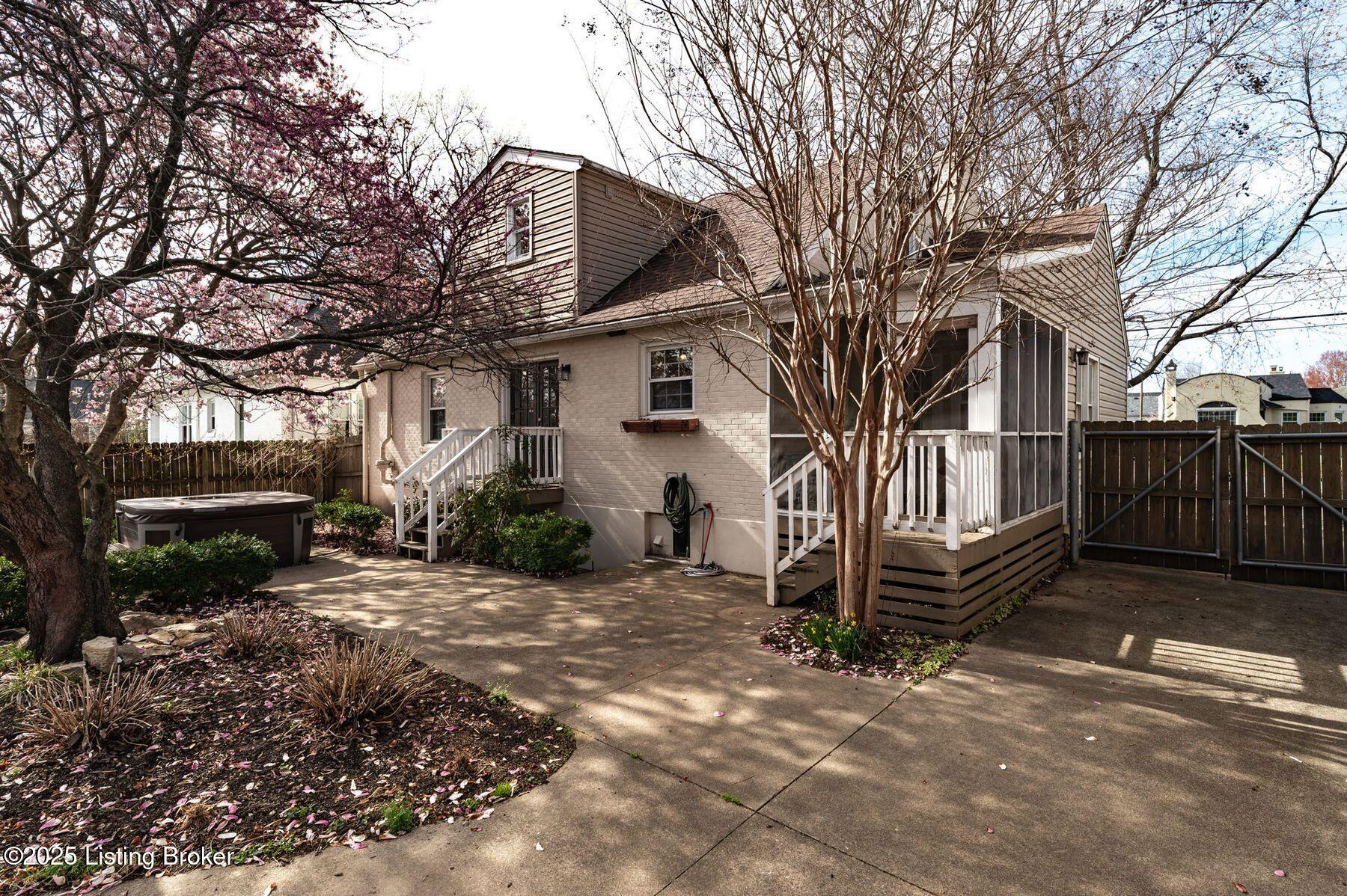 3424 Lexington Rd