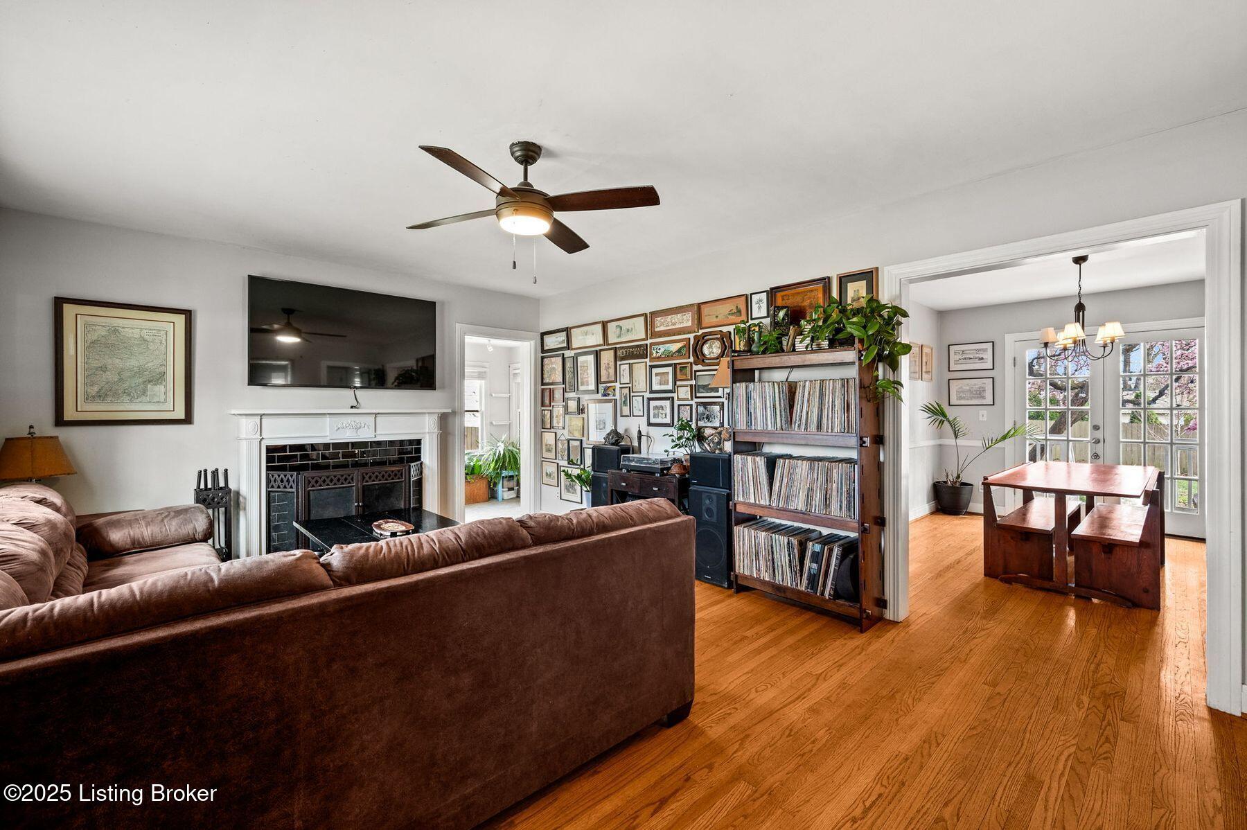 3424 Lexington Rd