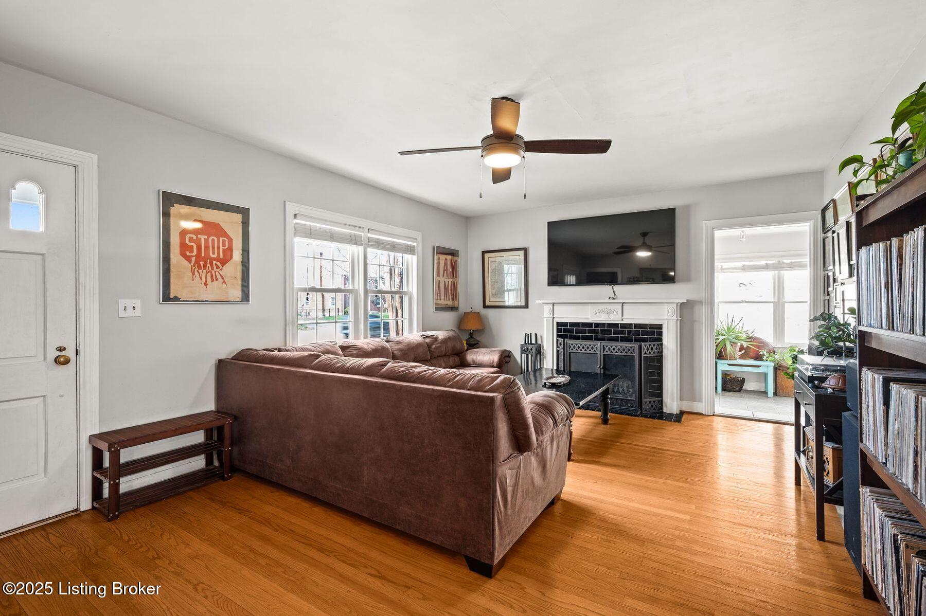 3424 Lexington Rd