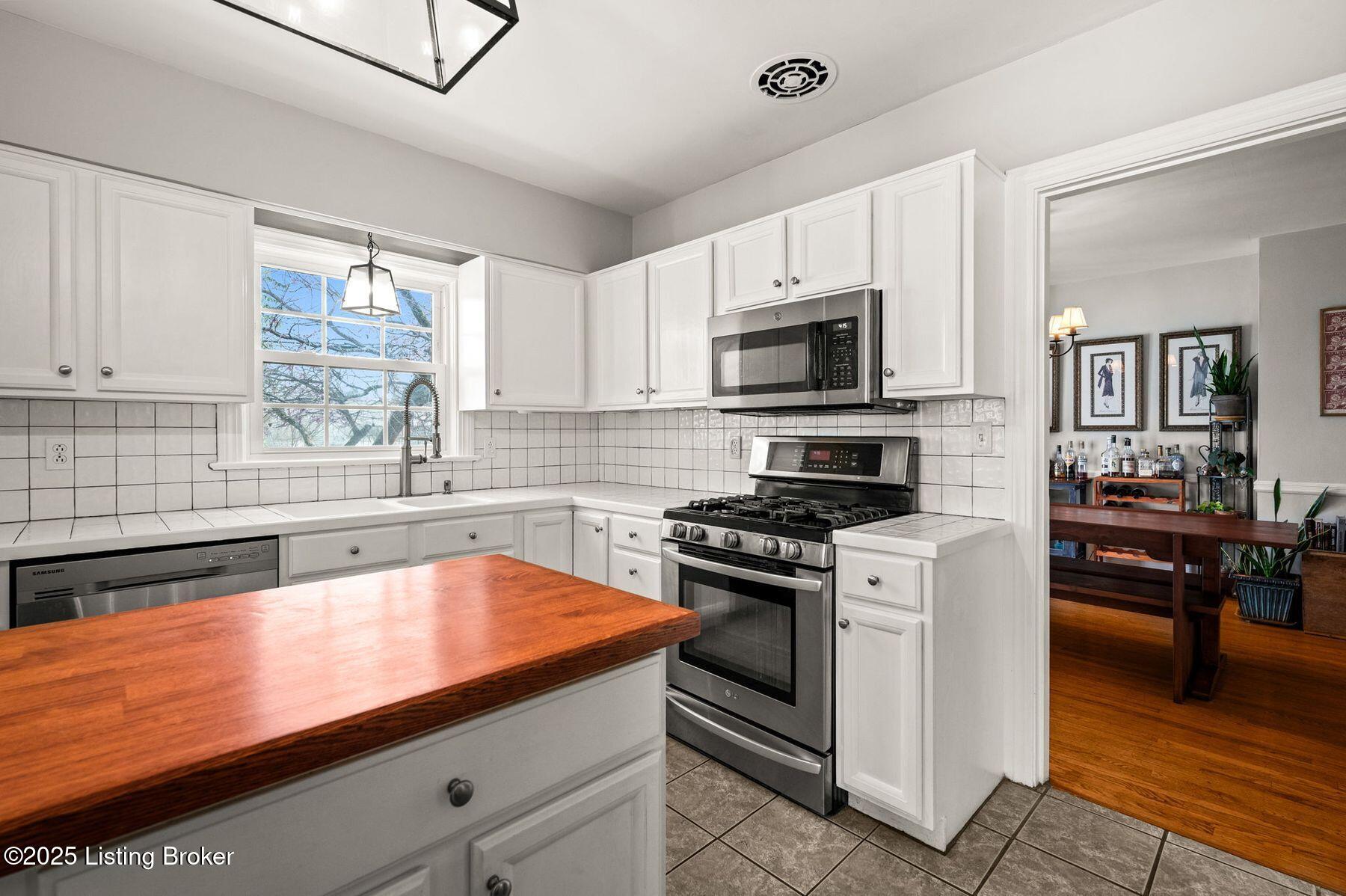3424 Lexington Rd