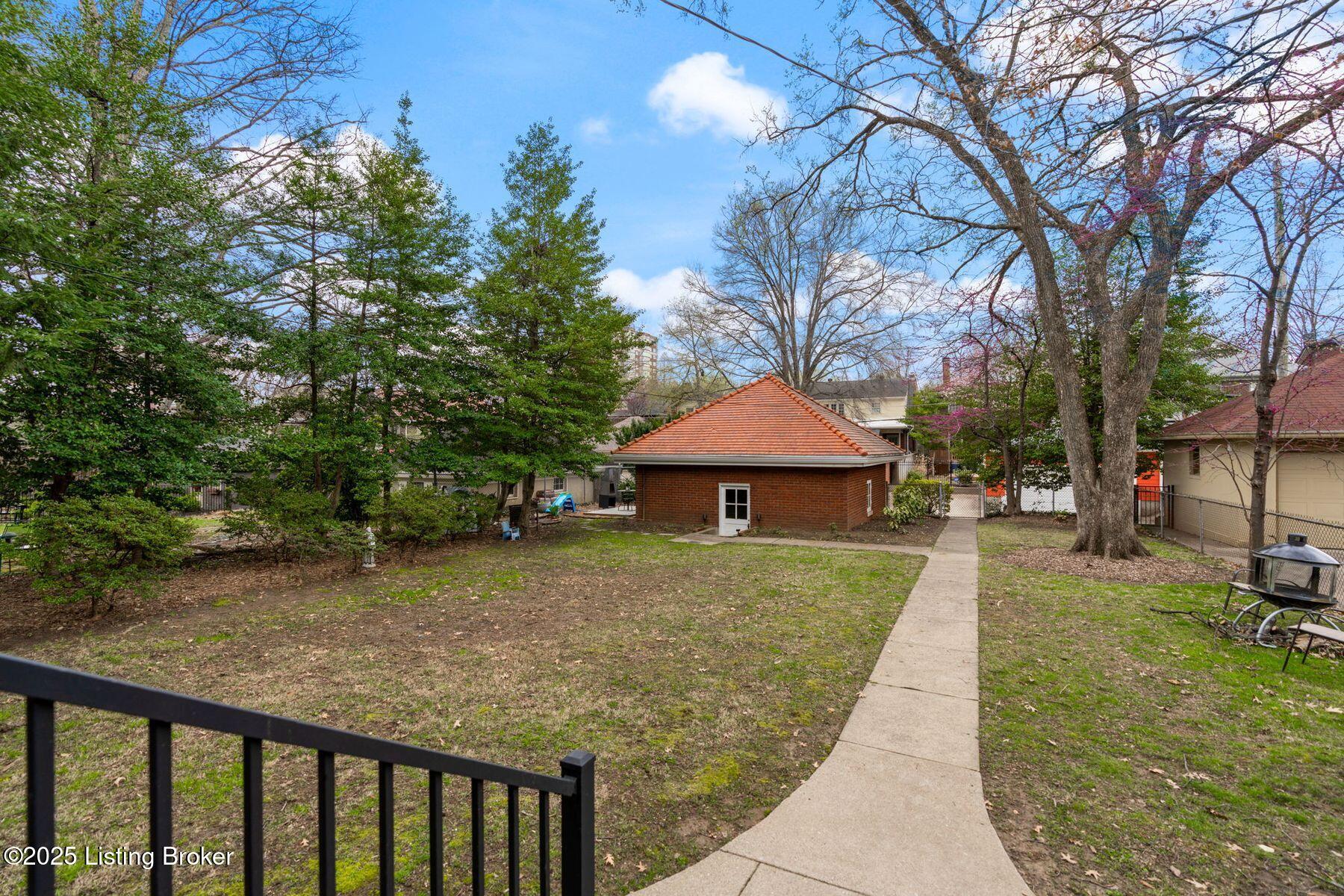 2061 Eastern Pkwy